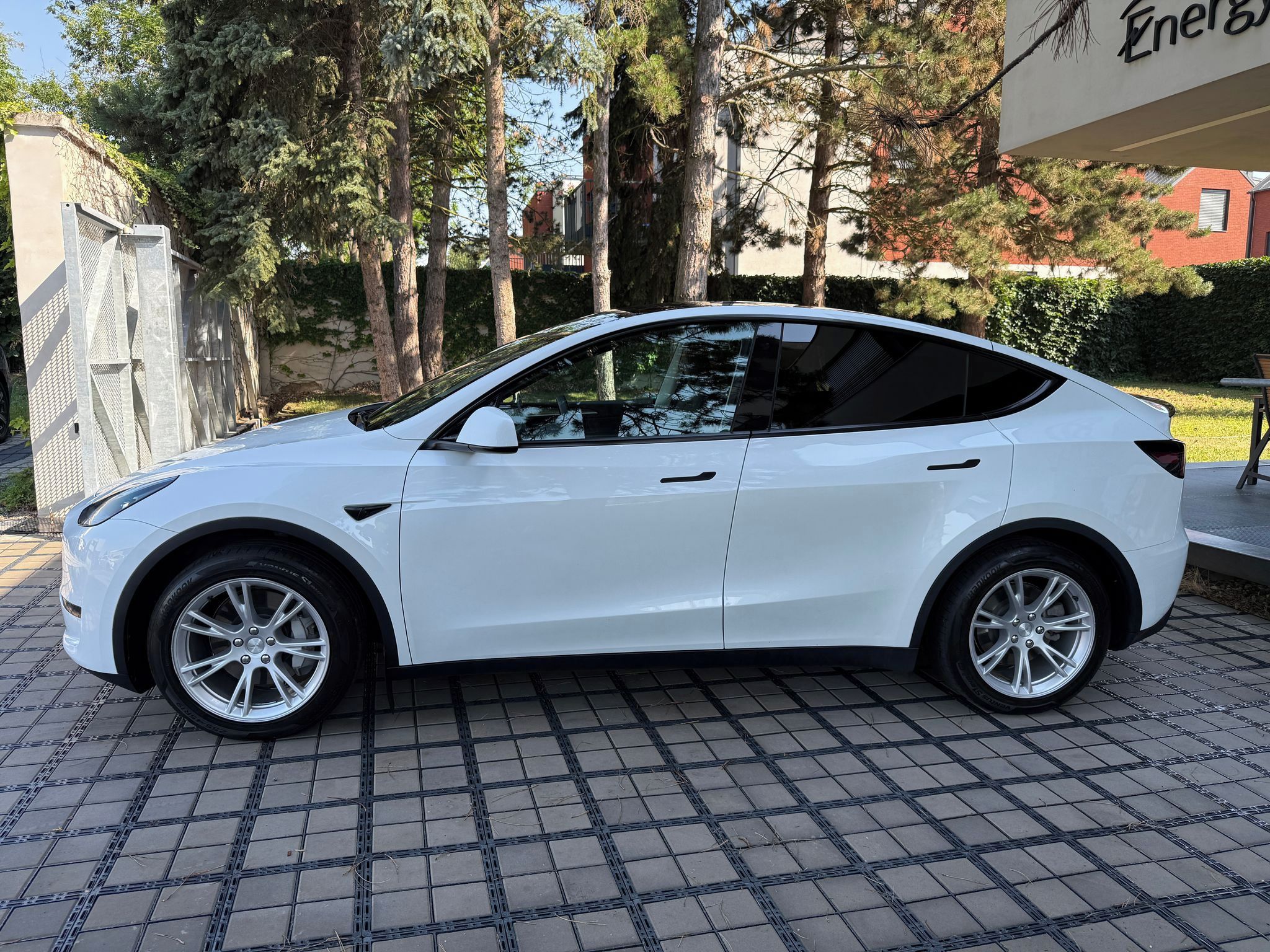 Tesla Model Y, Standrart Range LFP Tažné - fotka 3