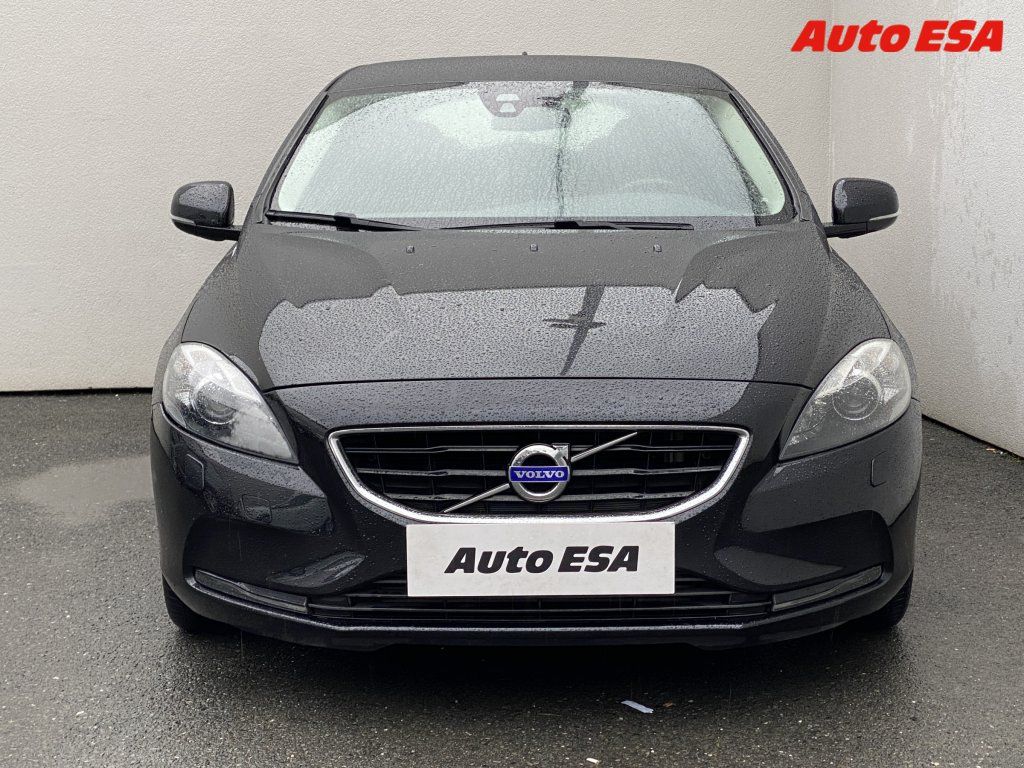 Volvo V40, 2.0 D,Momentum,bixen,navi - fotka 2