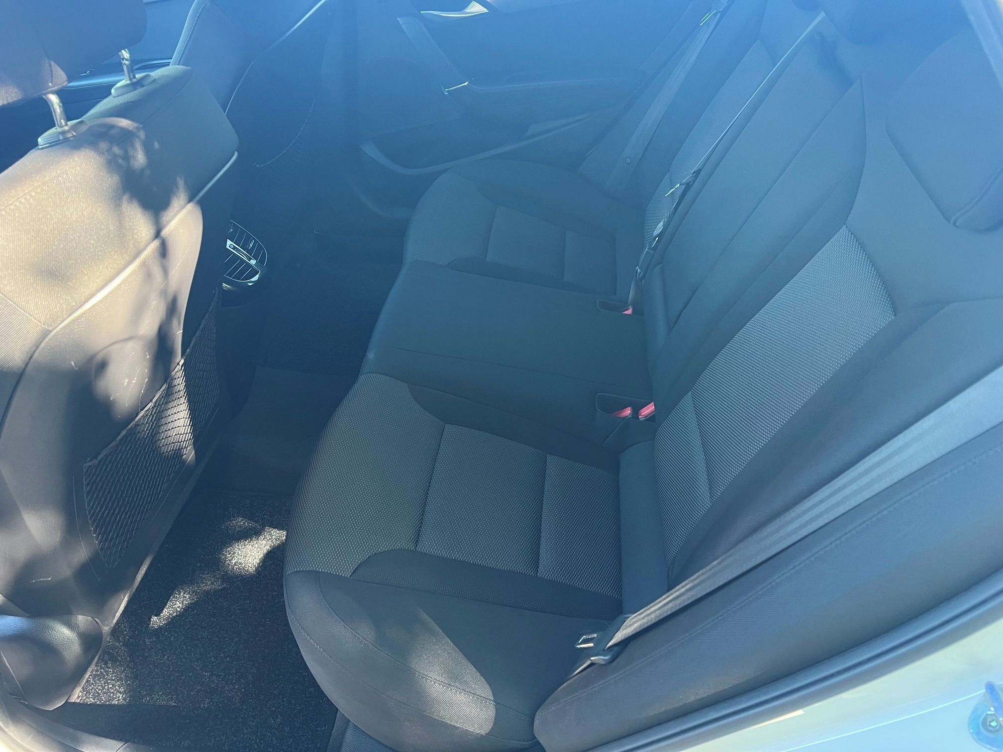 Hyundai i40, 1,7 Automat  Model 2018 Pěkný - fotka 6