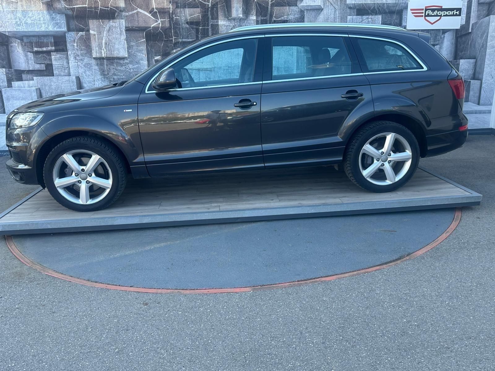 Audi Q7, 3.0TDi, 180KW, S-LINE, VZDUCH - fotka 4