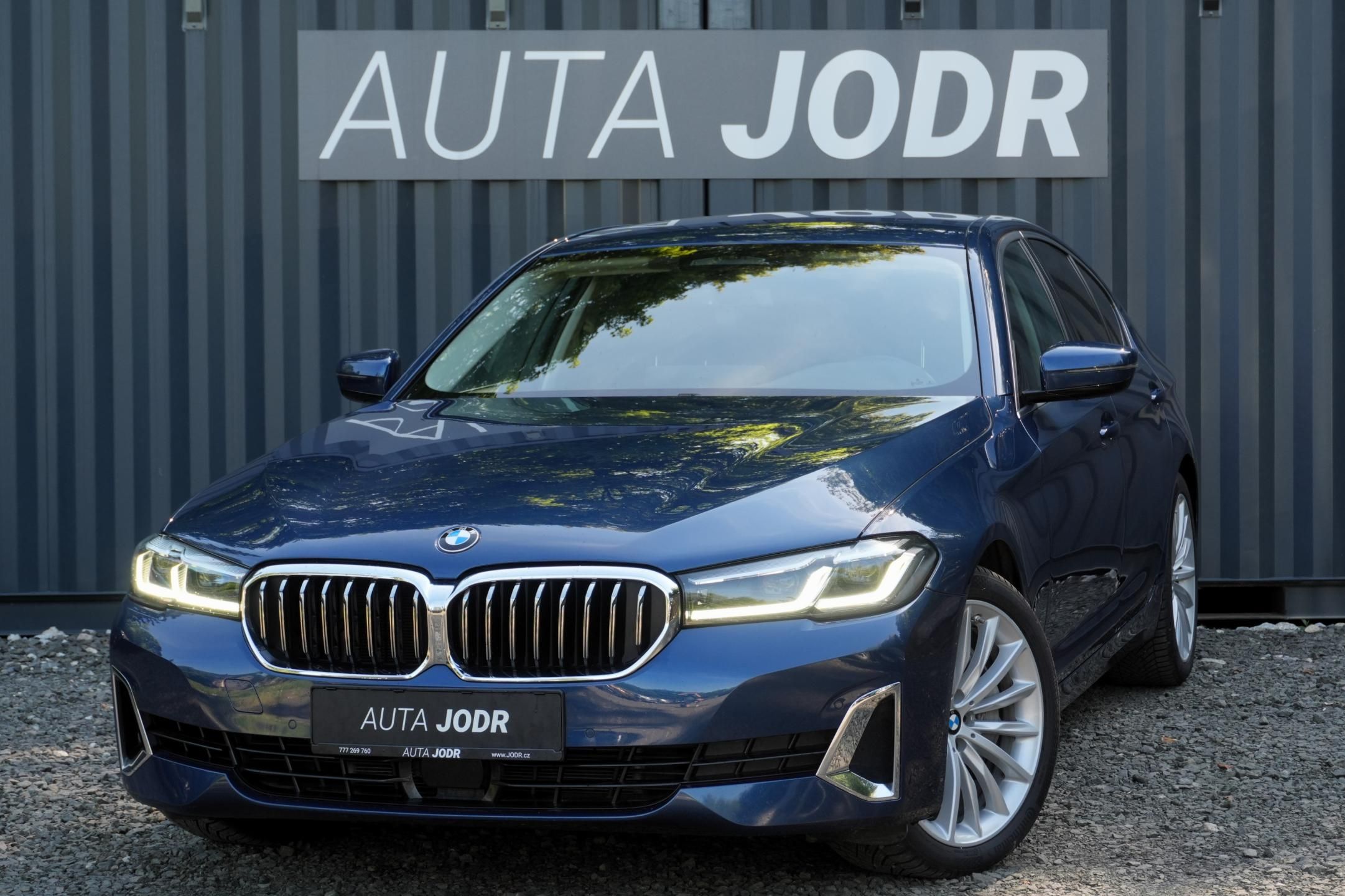 BMW Řada 5, 540i xDrive, ČR, ACC, Harman