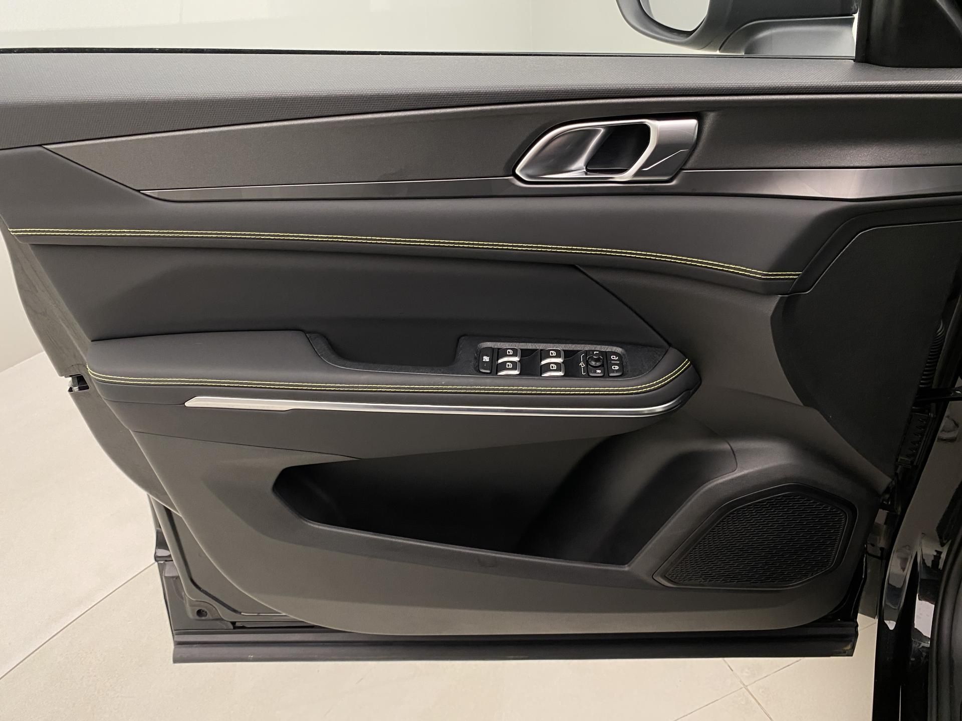 Lynk & Co 01, 01 CORE PHEV - fotka 6