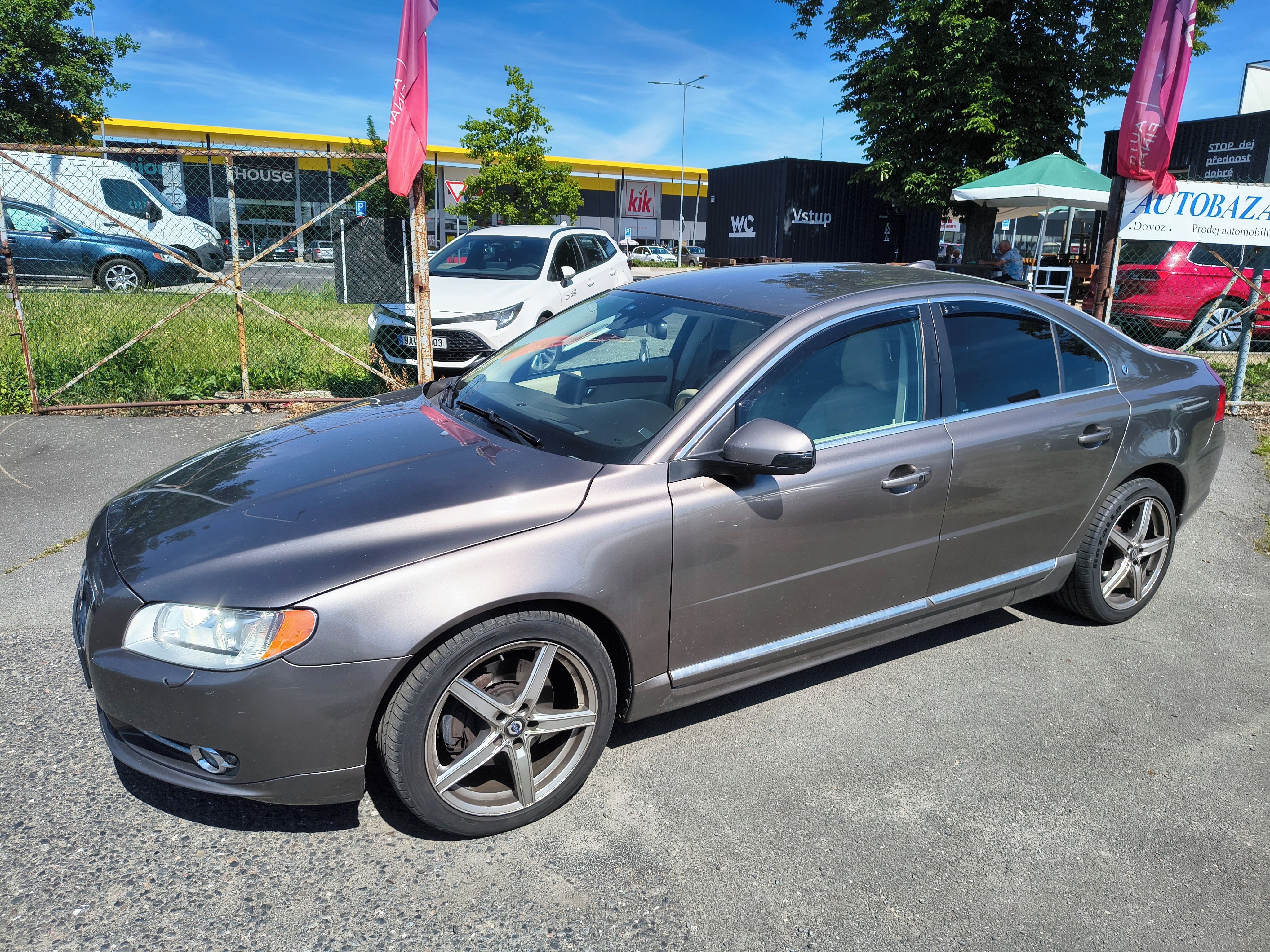 Volvo S80, 2,4 D5 AWD - fotka 2