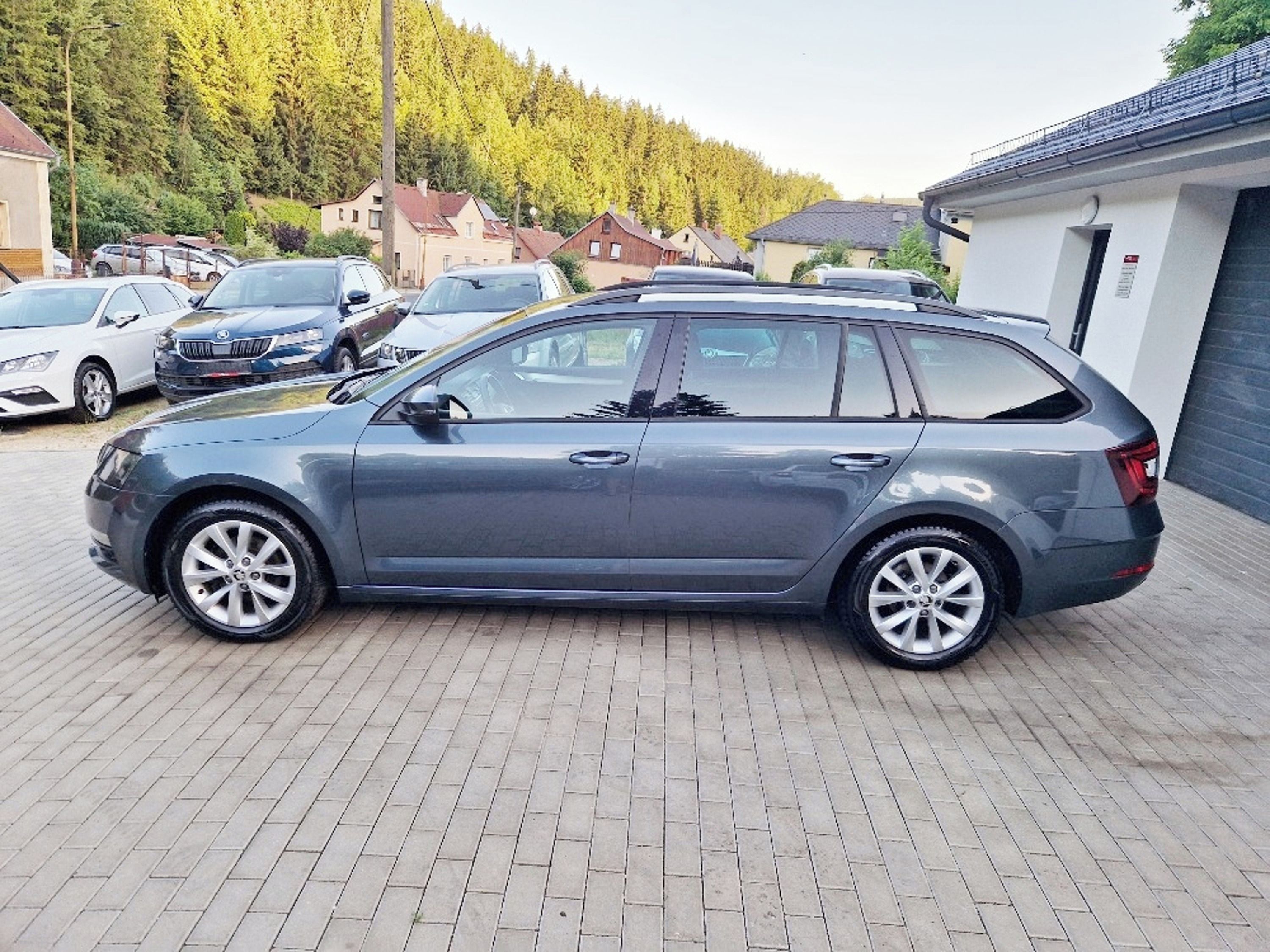 Škoda Octavia, 1.6 TDi (85 kW), 108 tis. km - fotka 5