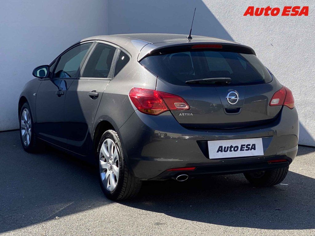 Opel Astra, 1.4T - fotka 4