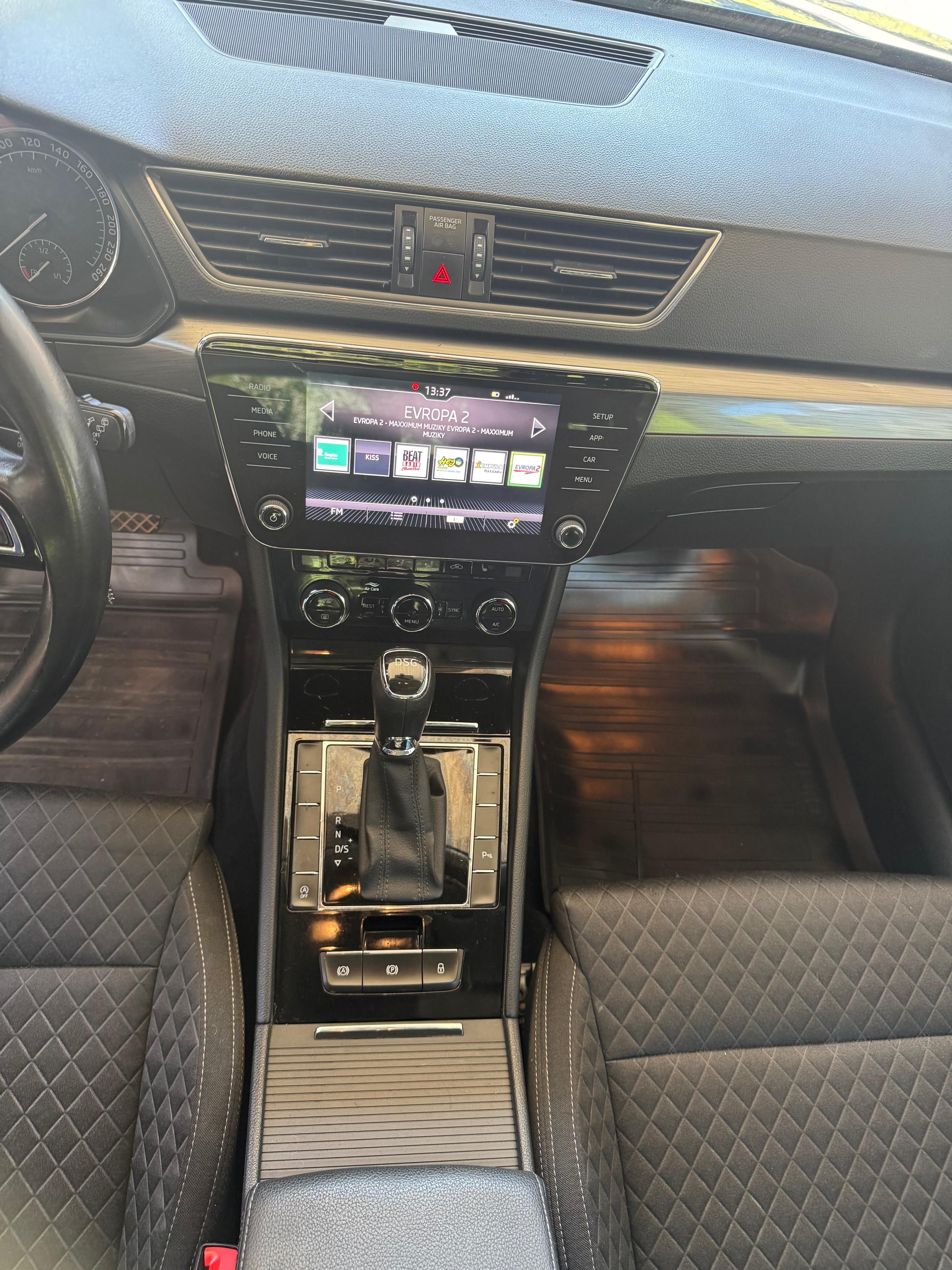 Škoda Superb, 2.0 TDI DSG 110kw cena s Dph - fotka 2