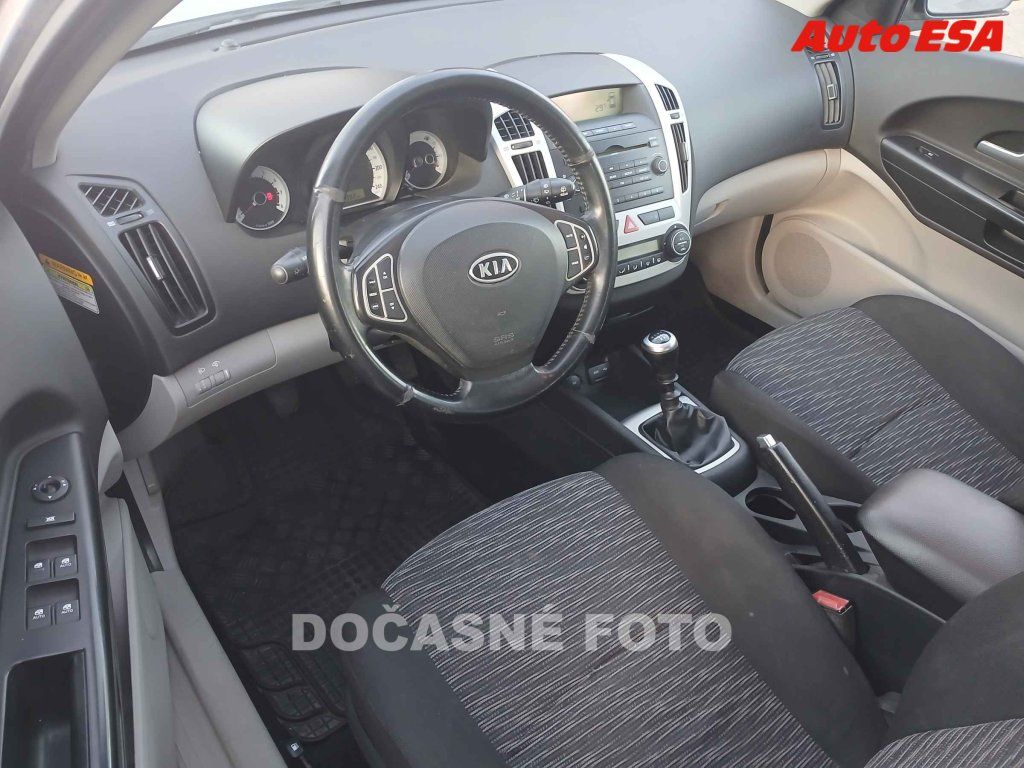 Kia Cee´d, 1.6i,ČR - fotka 3