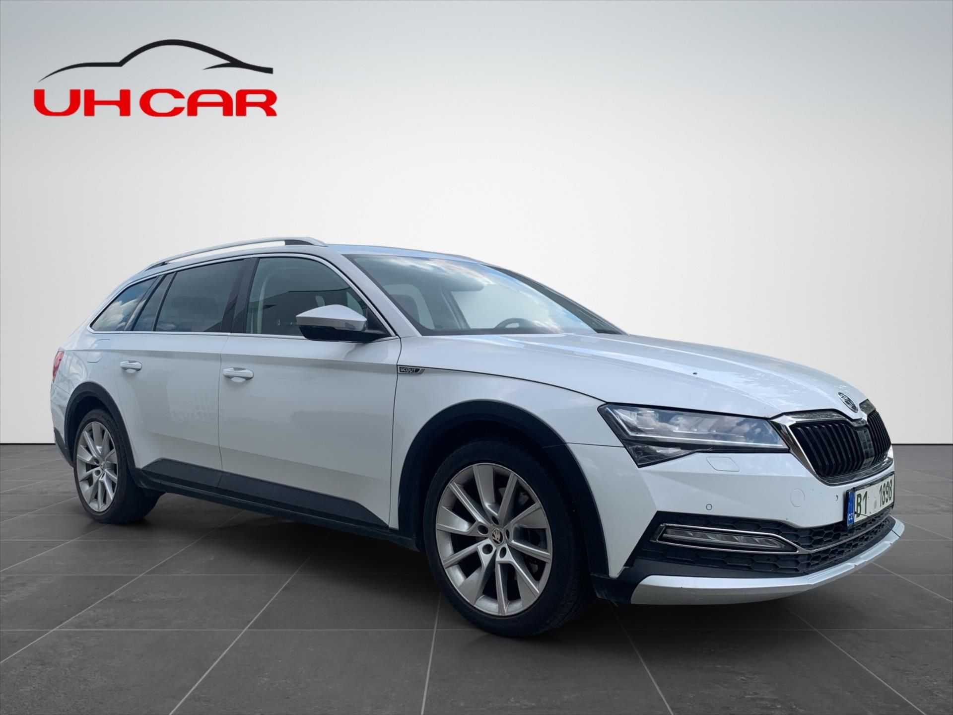 Škoda Superb, 2,0 D Scout - fotka 3