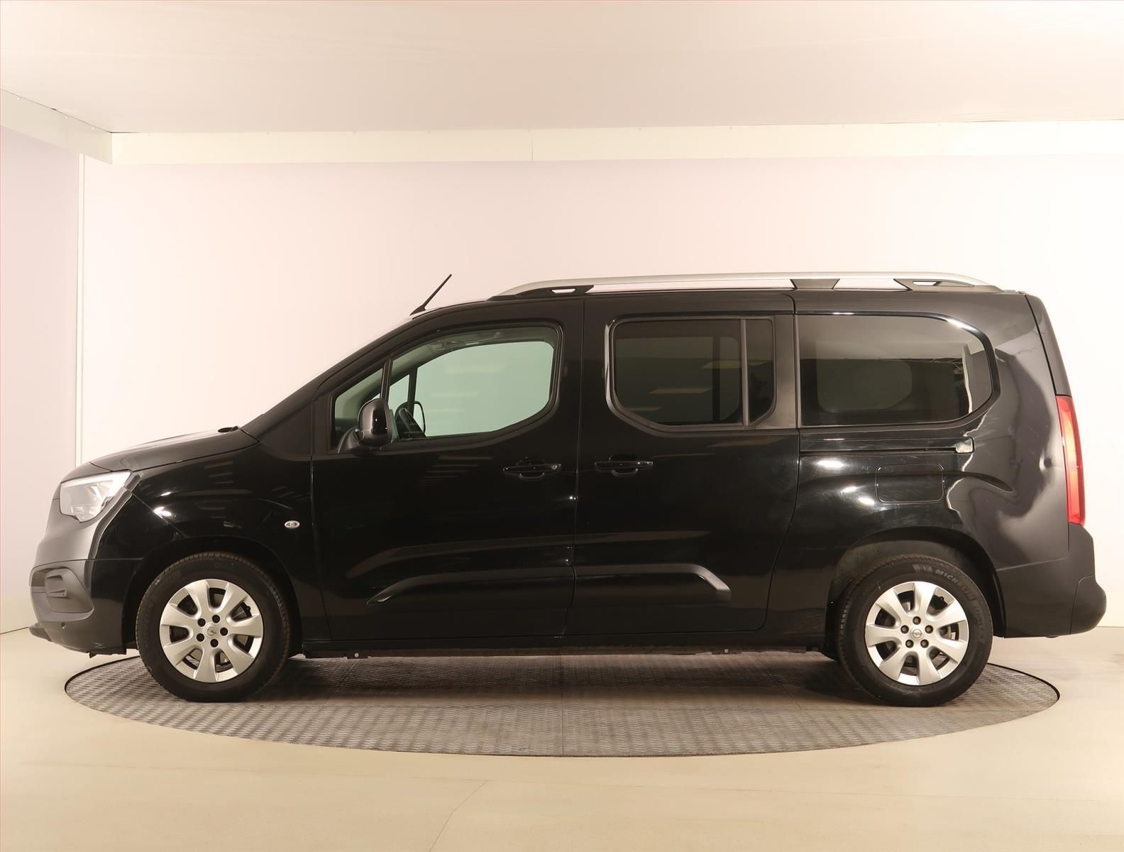 Opel Combo, Maxi 1.2 Turbo, Enjoy, 7Míst - fotka 3