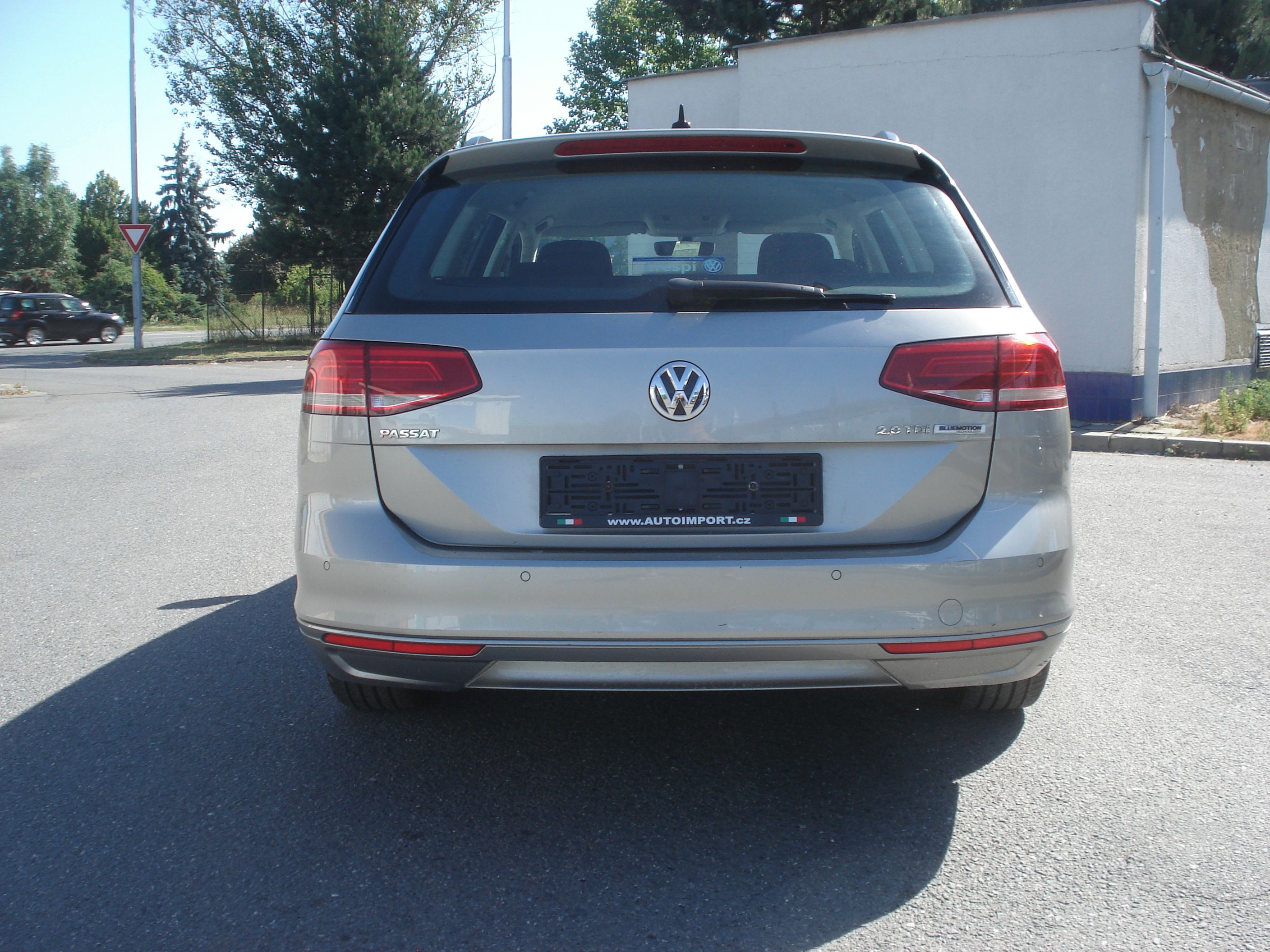 Volkswagen Passat, 2.0 TDi NAVI DSG - fotka 6