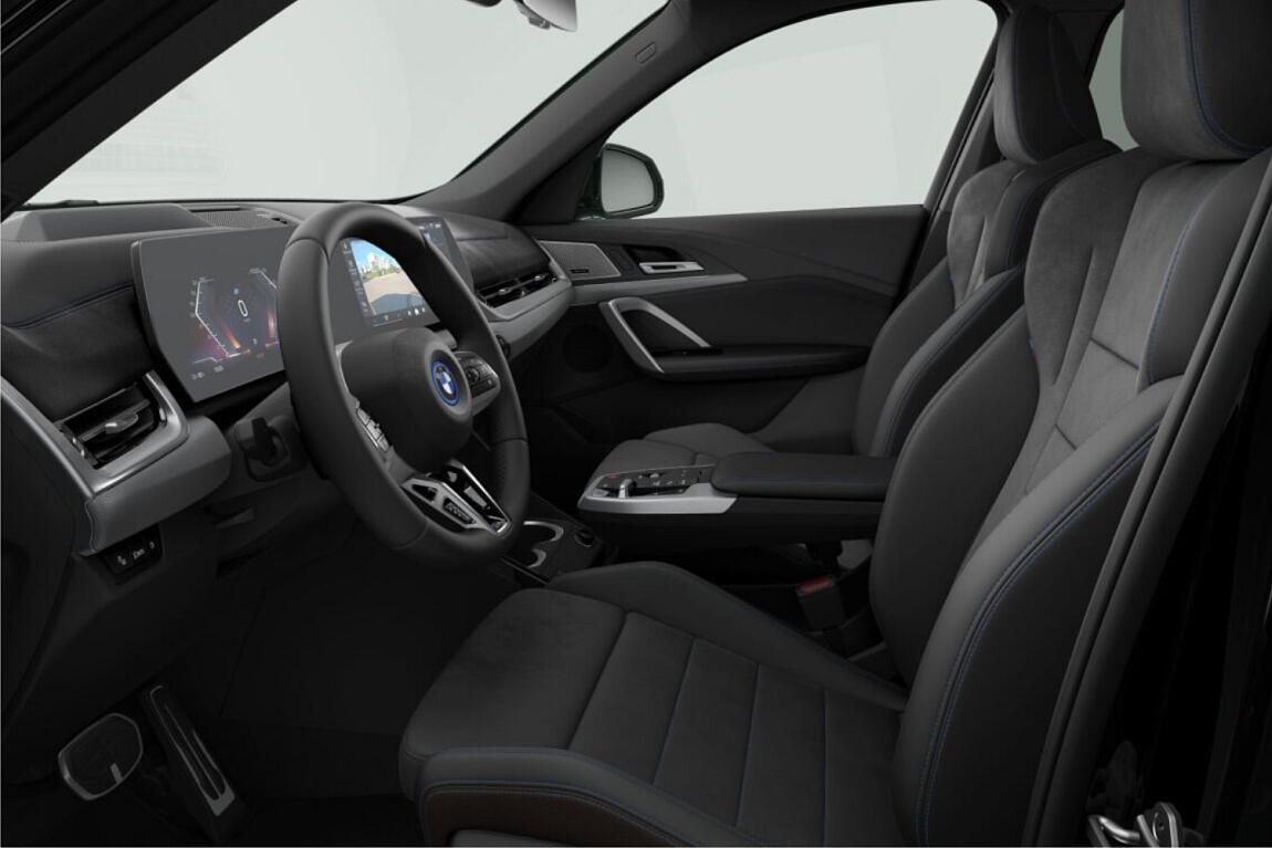 BMW iX1, xDrive30 - fotka 3