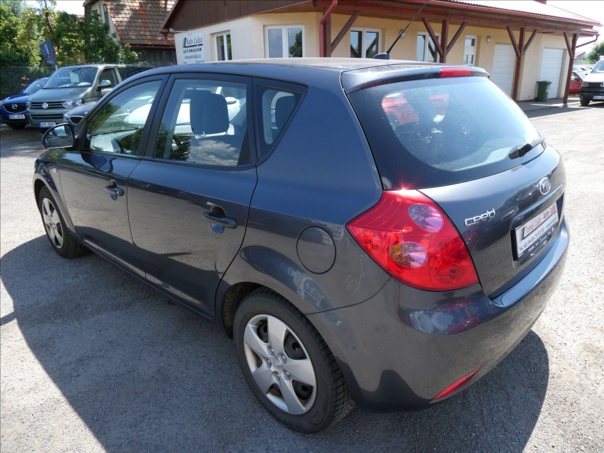 Kia Cee´d, 1,4 i 80kW klima, 1.majitel - fotka 6