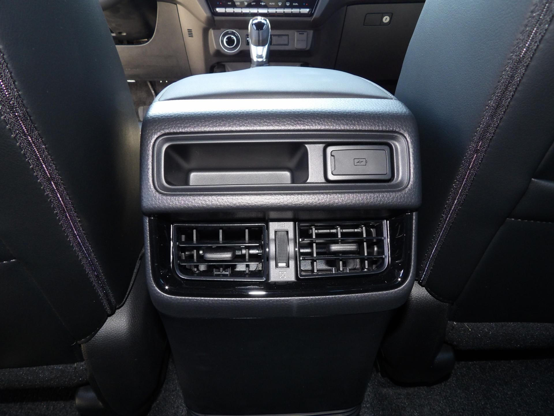 Isuzu D-Max, LSE 2.2L 163K 4x4 8st. A/T - fotka 4