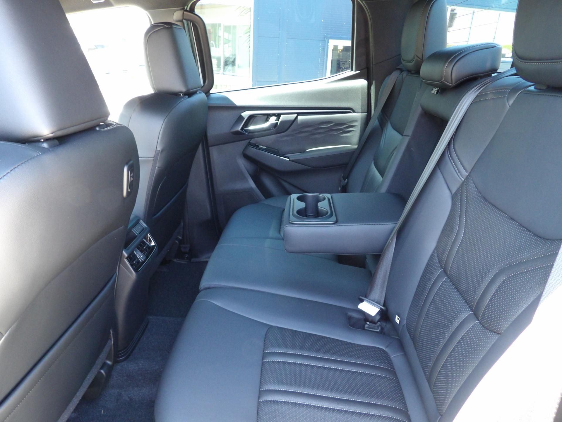 Isuzu D-Max, LSE 2.2L 163K 4x4 8st. A/T - fotka 5