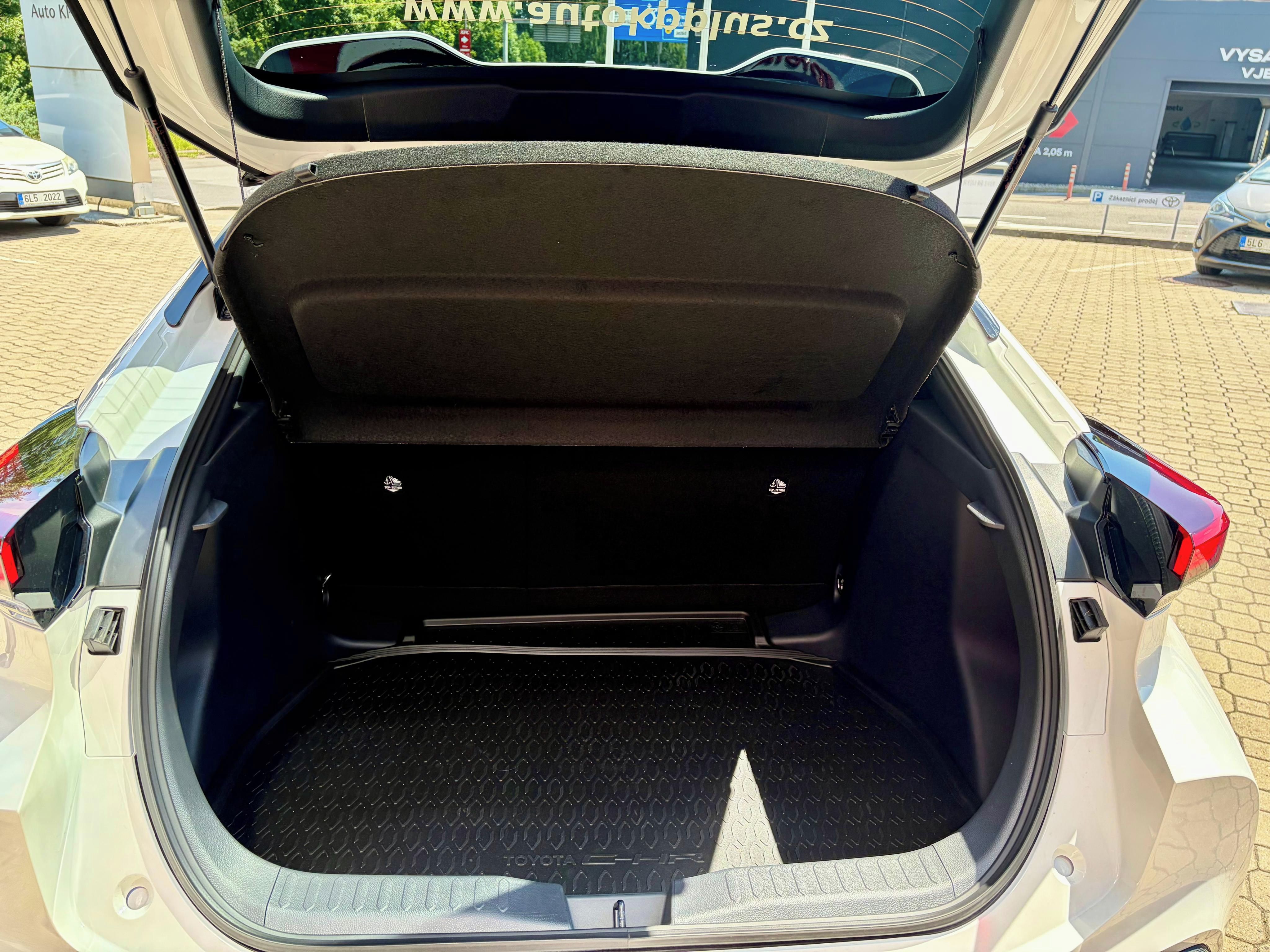 Toyota C-HR, 1,8 HEV 140k Style - fotka 6