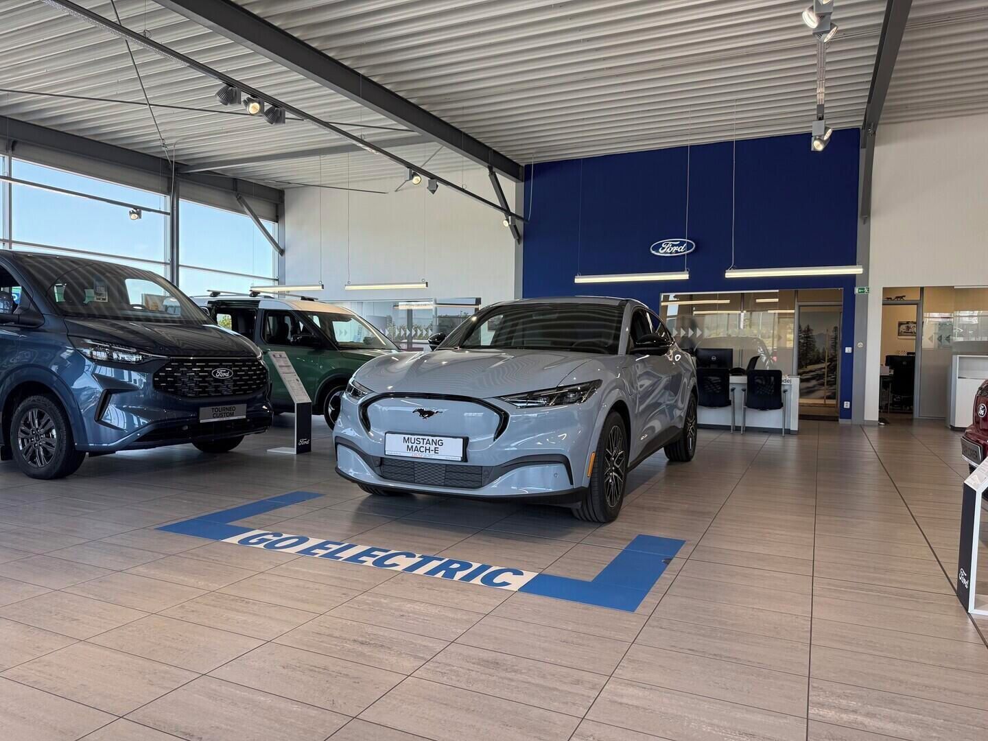 Ford Mustang, 88 kWh, PRODLOUŽENÝ DOJEZD 203