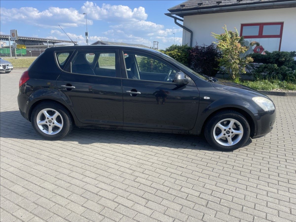 Kia Cee´d, 1,4 CVVT 80kW Tažné, po STK no - fotka 5