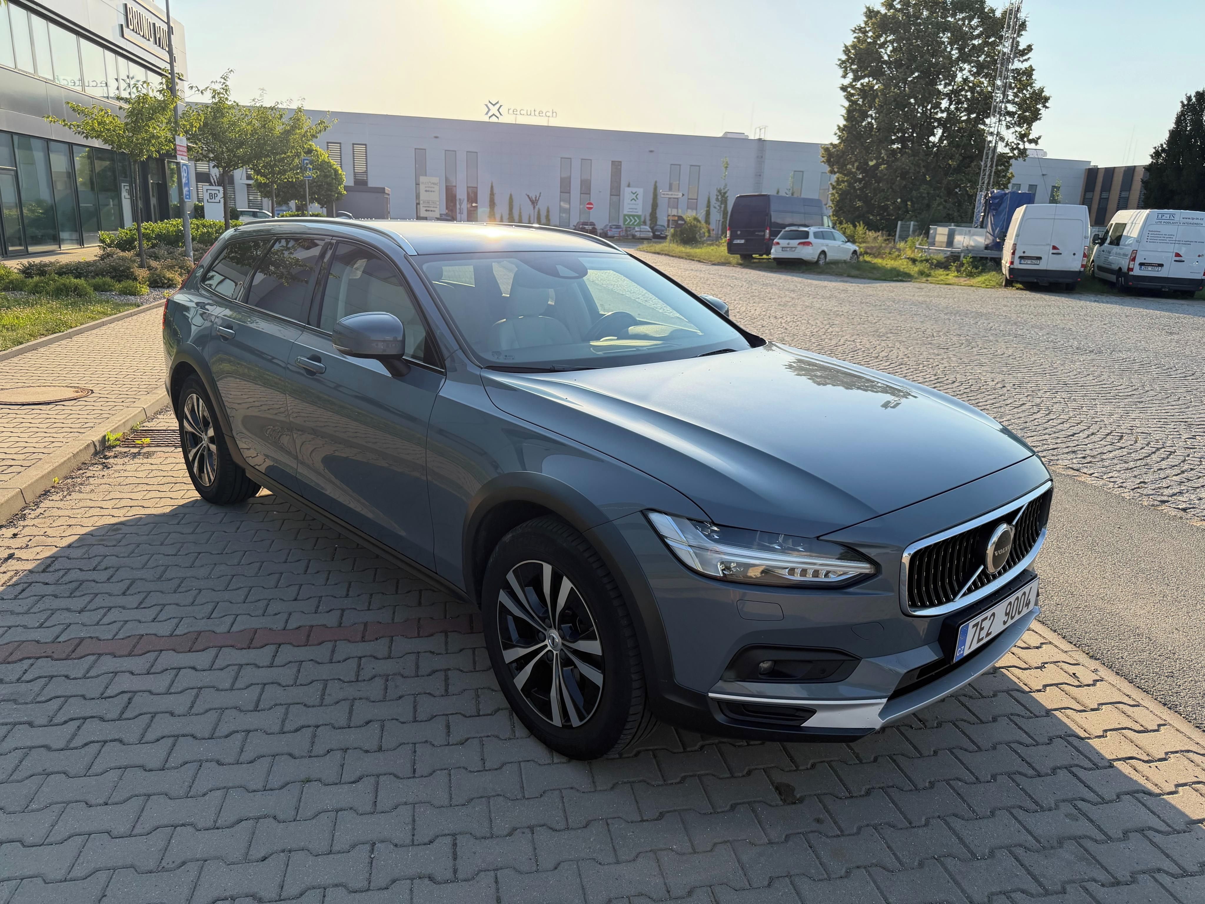 Volvo V90, CC B4, nez. topení, tažné - fotka 2