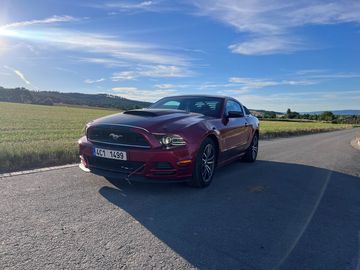 3.7 V6, 227 kW, A