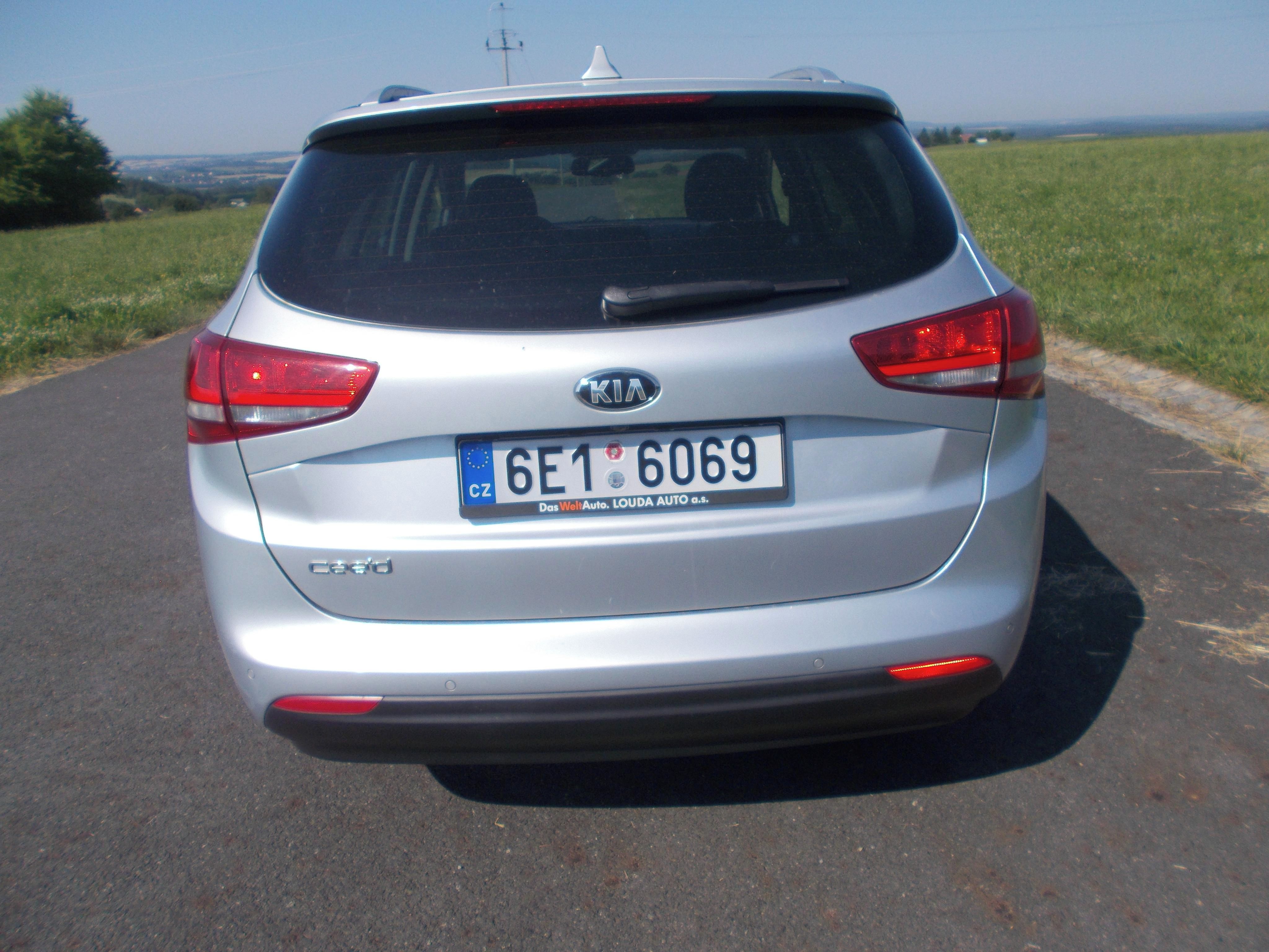 Kia Cee´d, 1,6 99kw 72 000km ČR-2 majitel - fotka 4