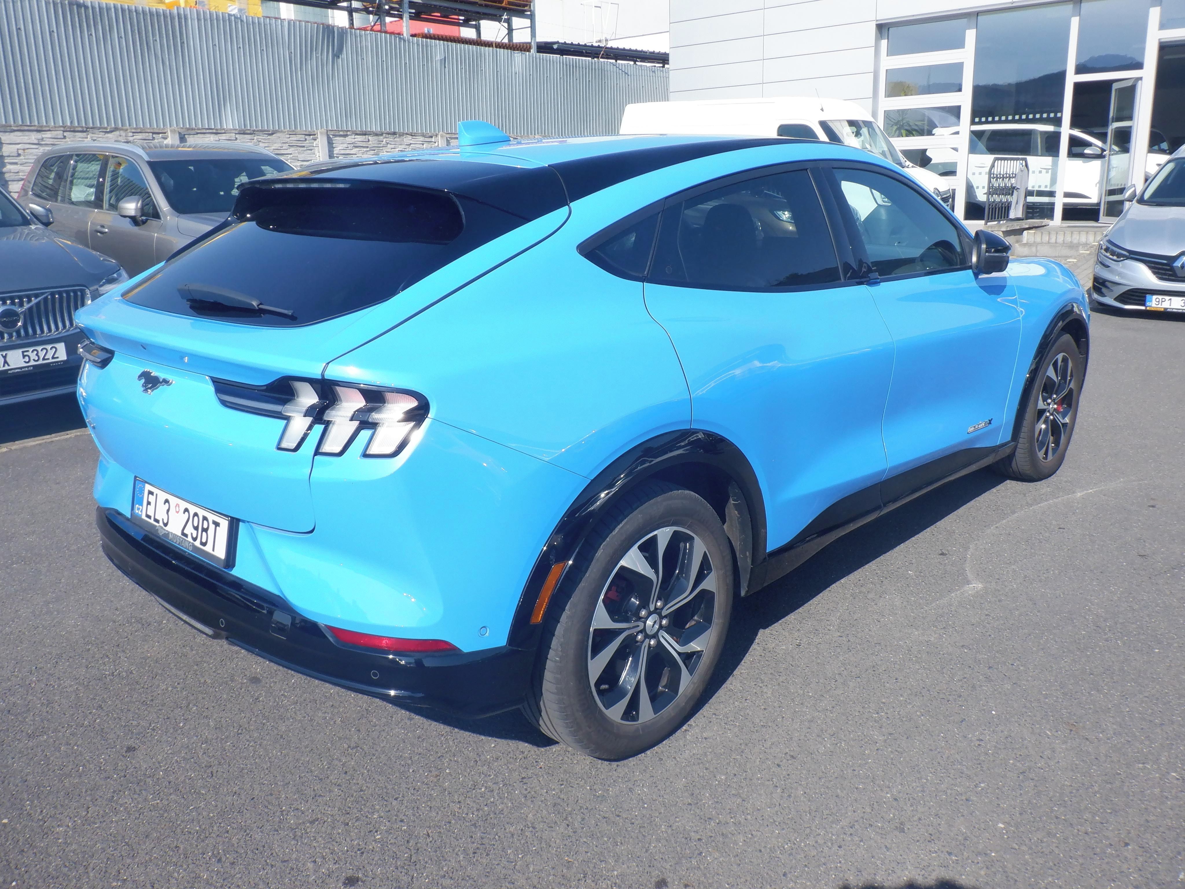 Ford Mustang Mach-E, AWD - fotka 5