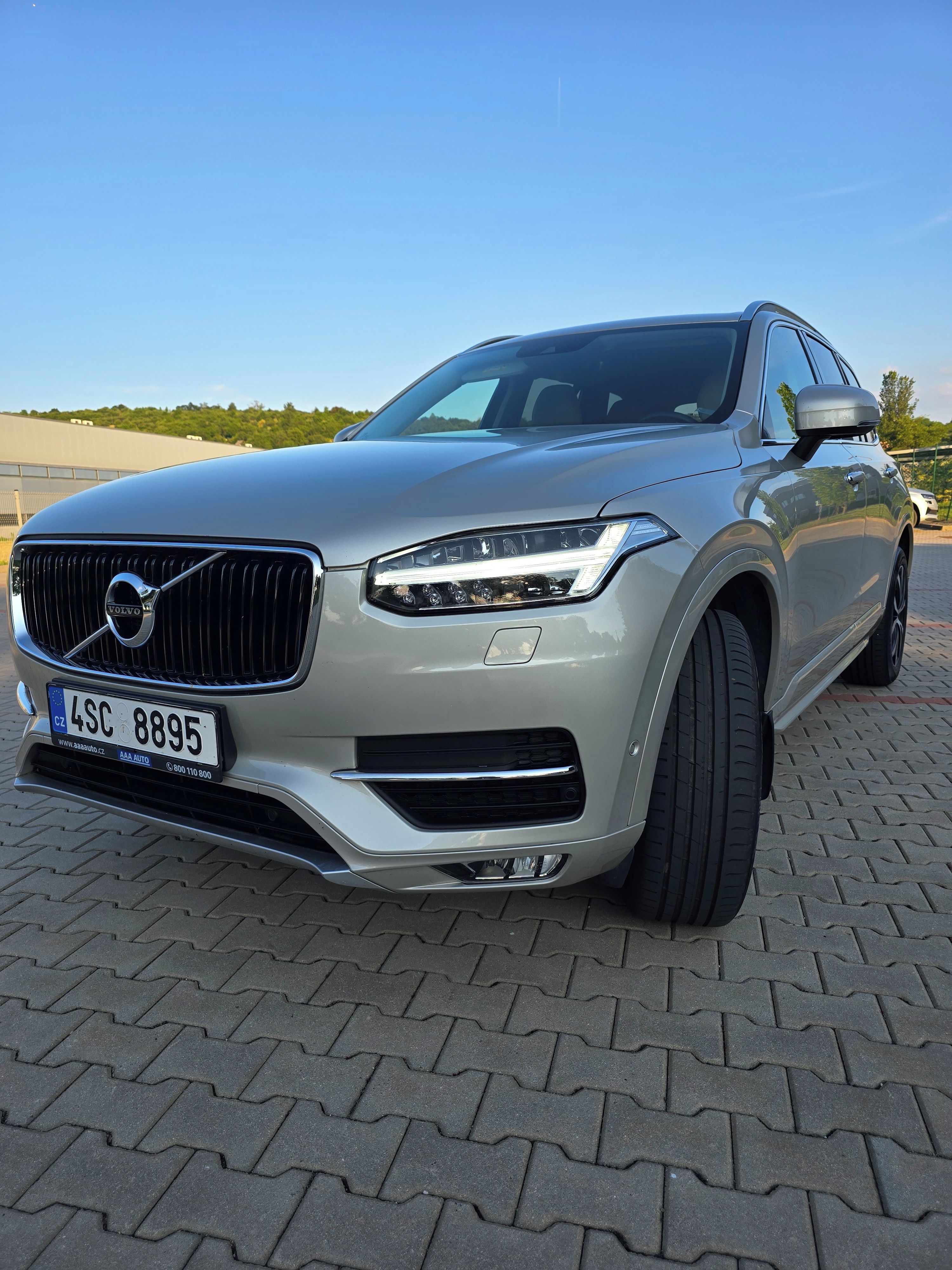 Volvo XC90, Volvo XC90 2,0 D5 AWD - fotka 2