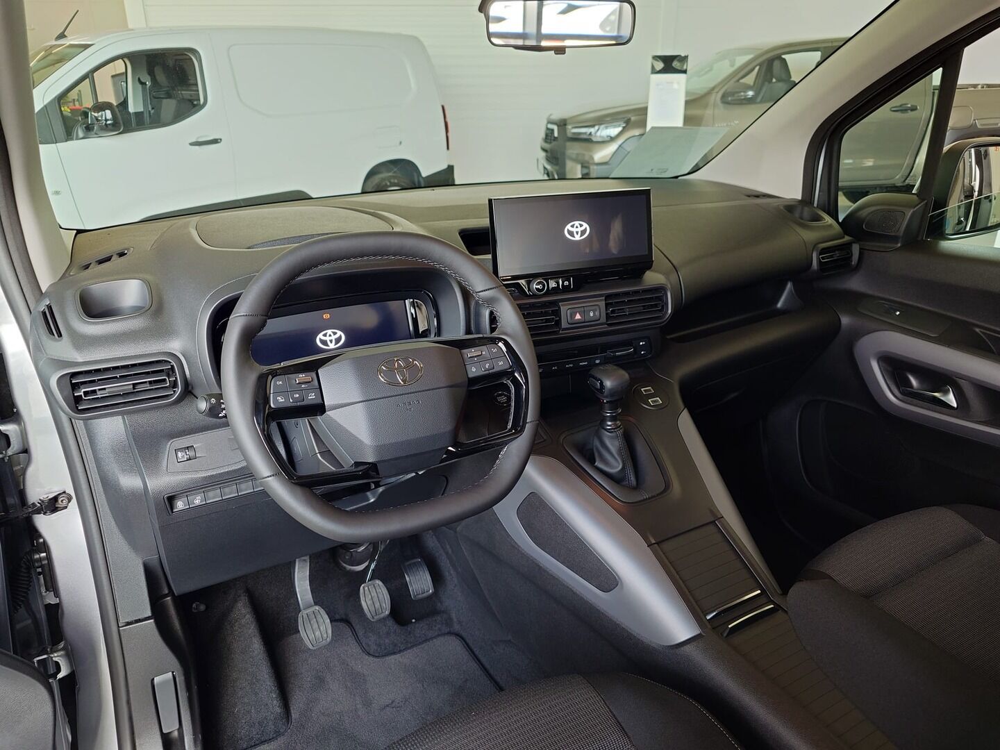 Toyota Proace City Verso, LWB 1.5D 6MT - fotka 6