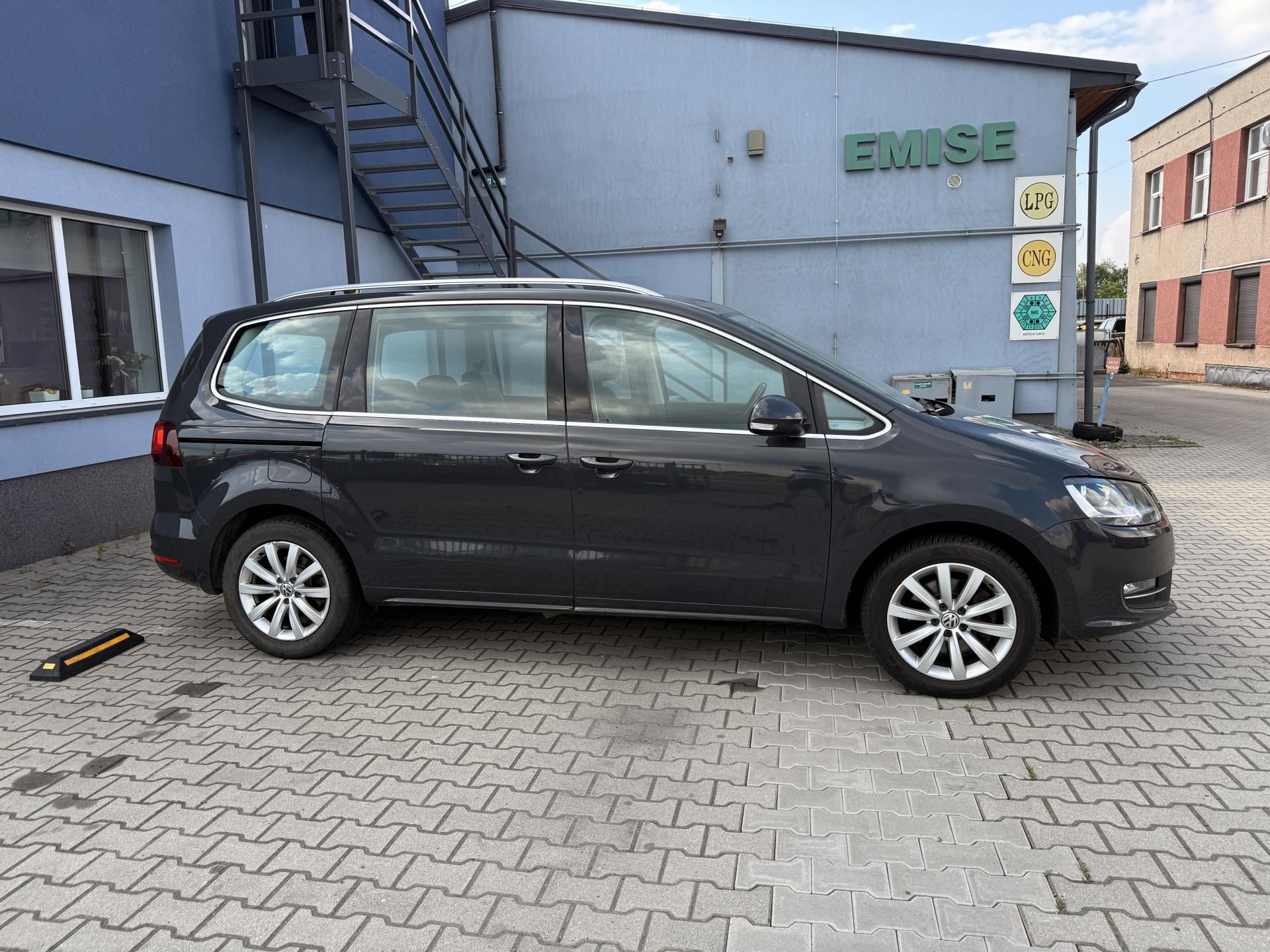 Volkswagen Sharan, 1,4TSi DSG HIGHLINE 7Míst - fotka 4