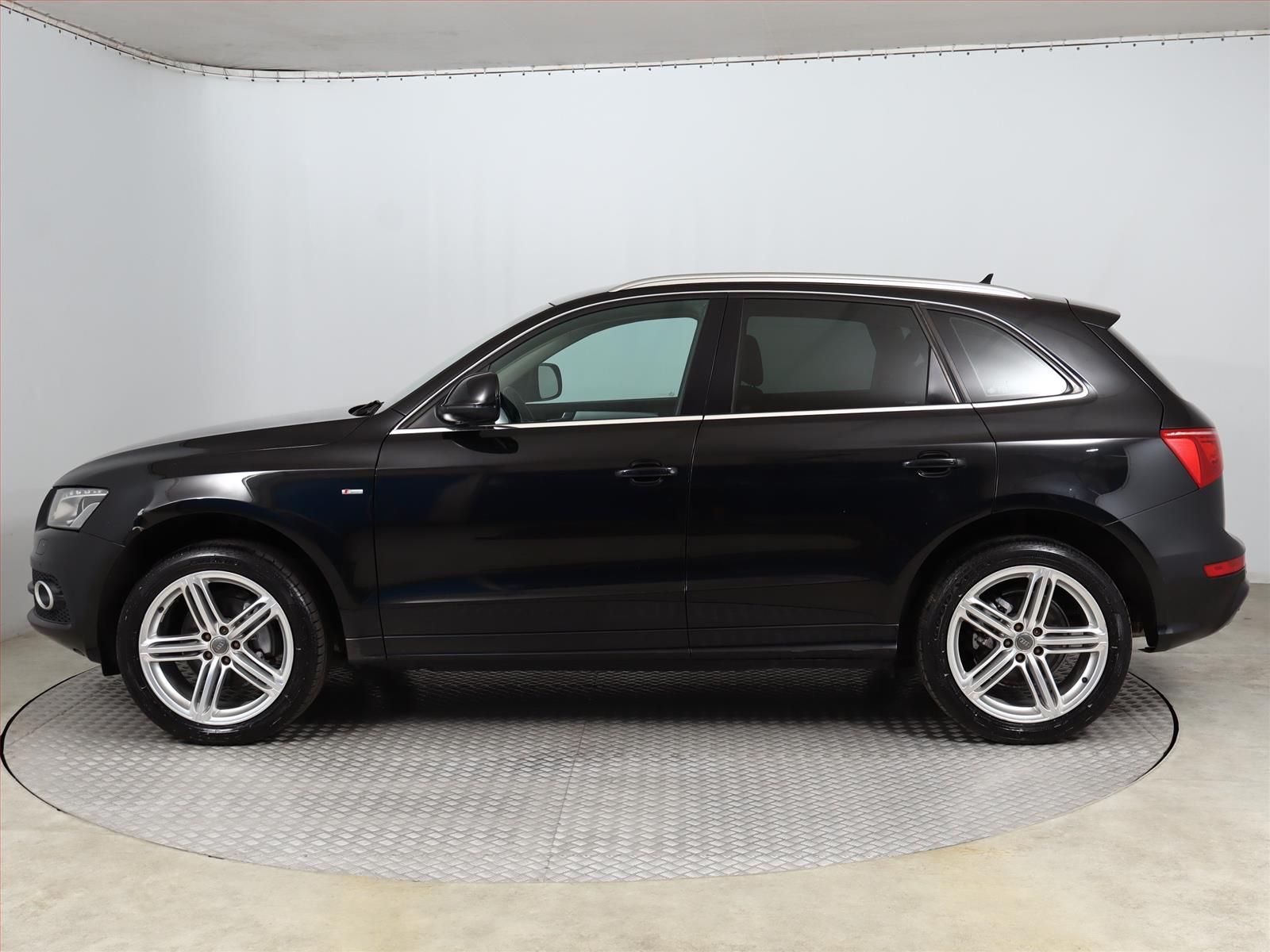 Audi Q5, 2.0 TDI, 4X4, Serv.kniha - fotka 3