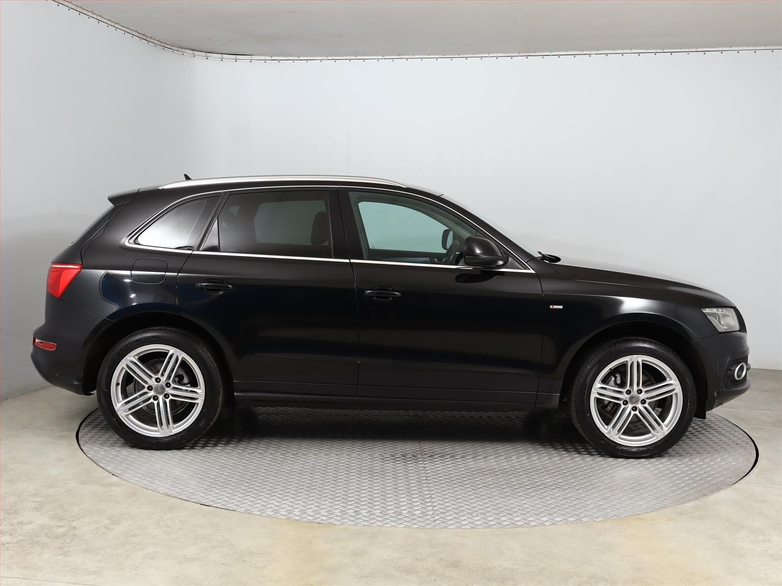 Audi Q5, 2.0 TDI, 4X4, Serv.kniha - fotka 6