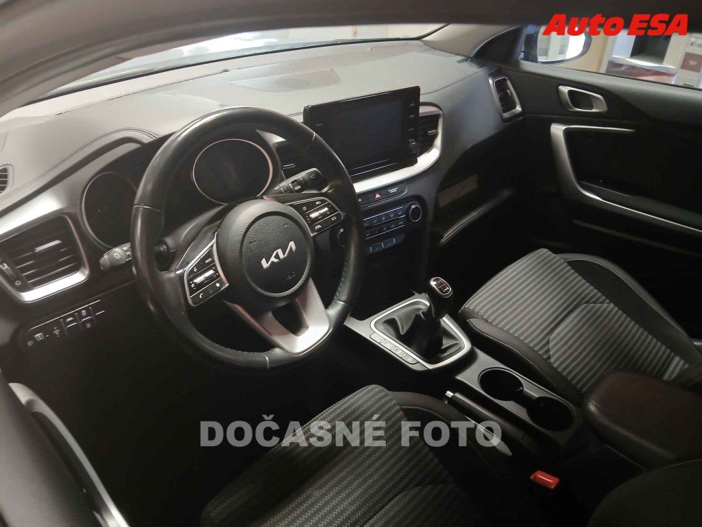 Kia Cee´d, 1.5 T- GDI,ČR,servis.kniha - fotka 2