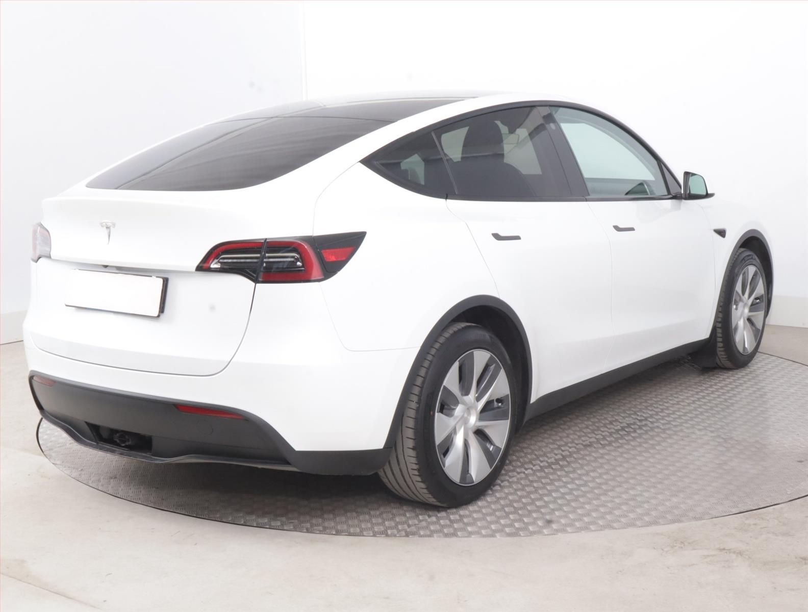 Tesla Model Y, RWD LFP 60kWh, SoH 97% - fotka 5