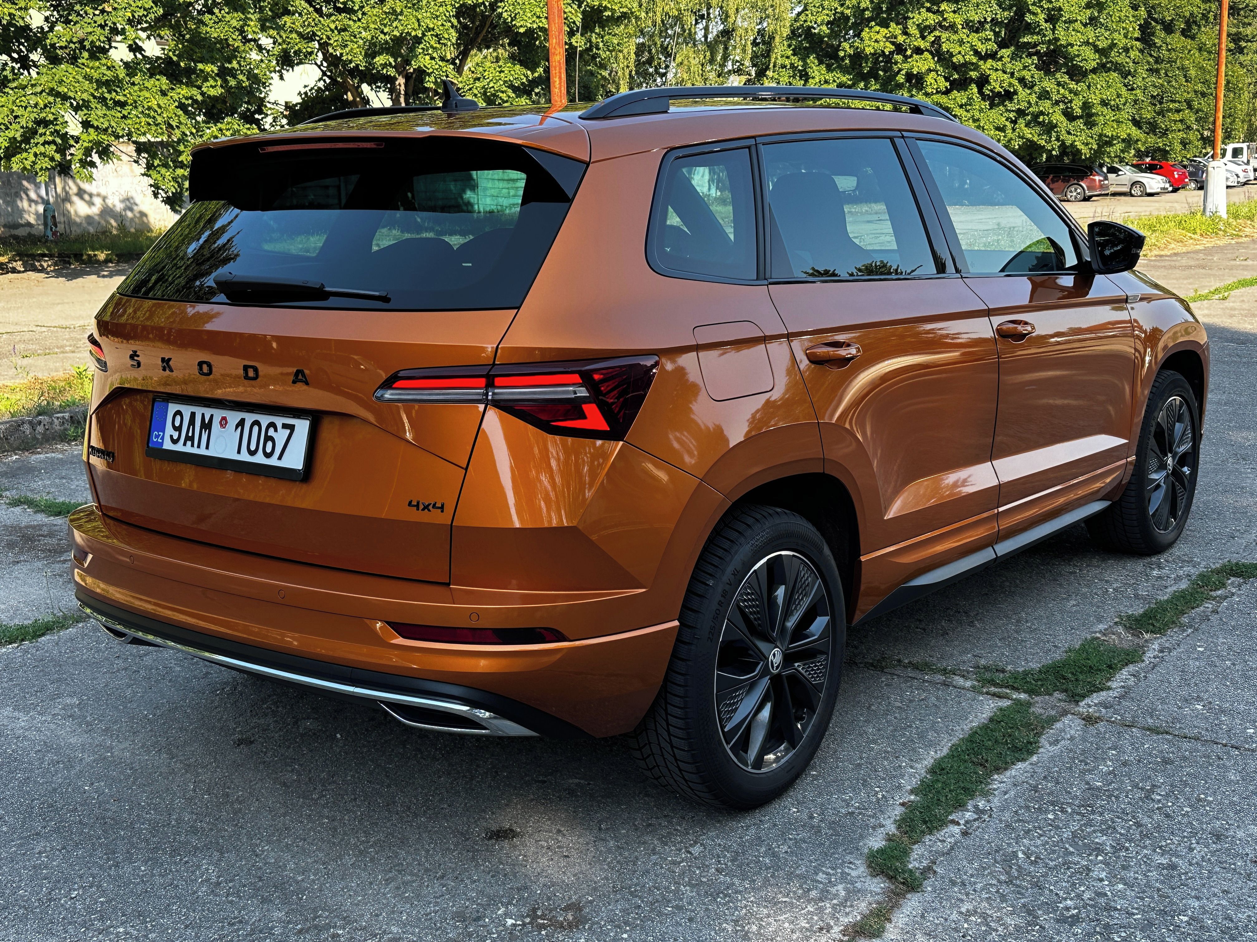 Škoda Karoq, 2.0TSI SportLine DSG 4x4 ČR! - fotka 4
