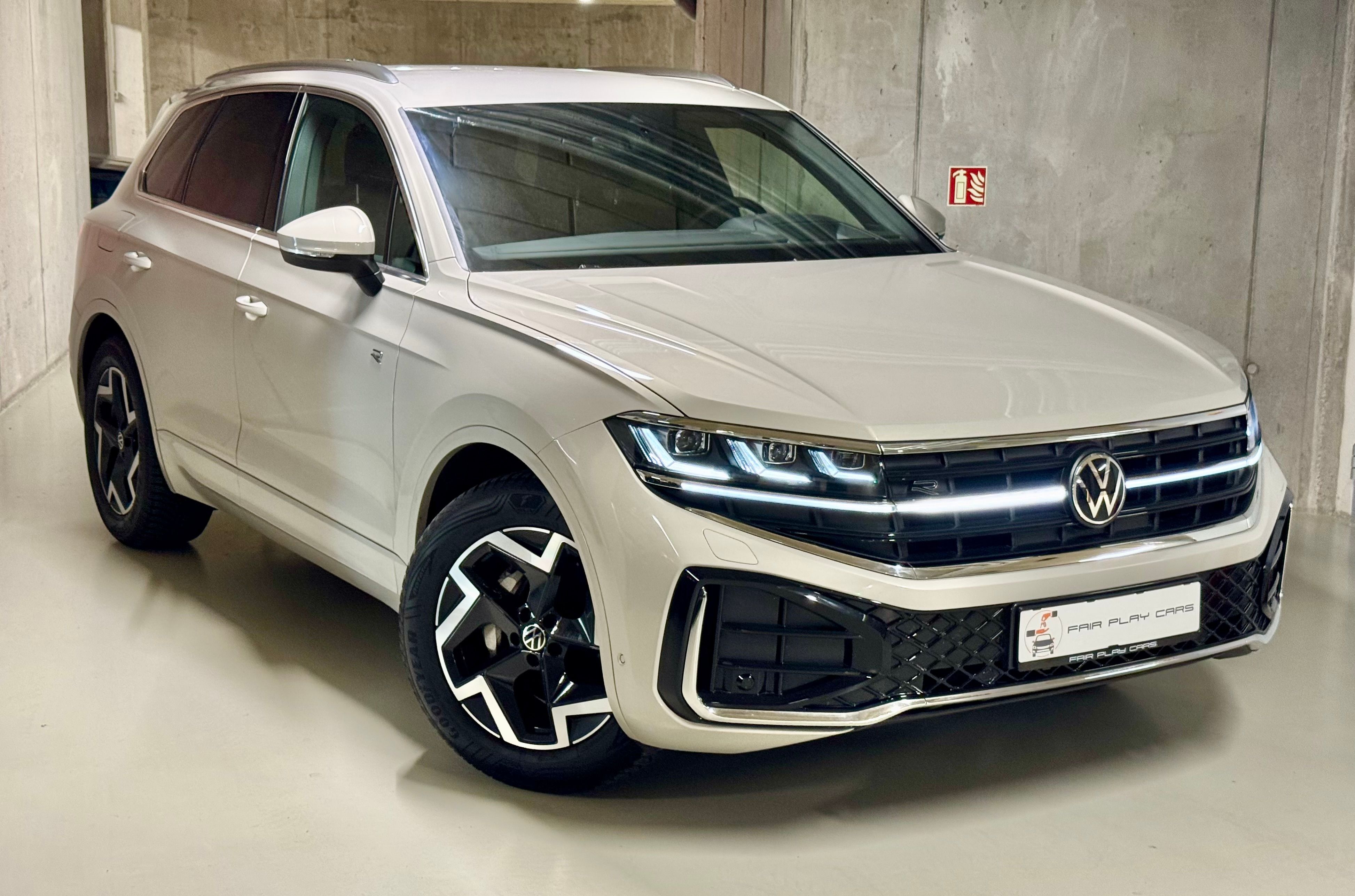 Volkswagen Touareg, R-line/tazne/vzduch/matrix/HUD