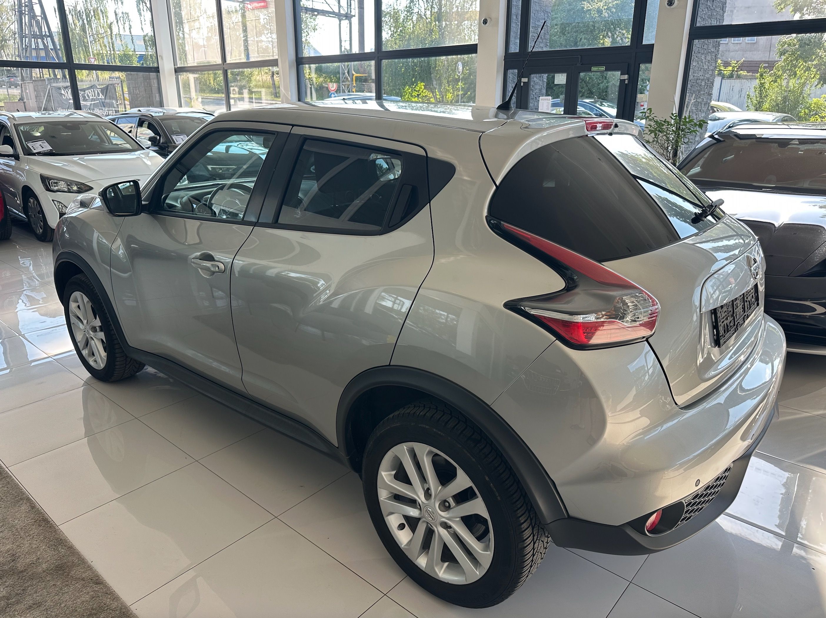 Nissan Juke, 1.6 Benzin TOP STAV - fotka 2