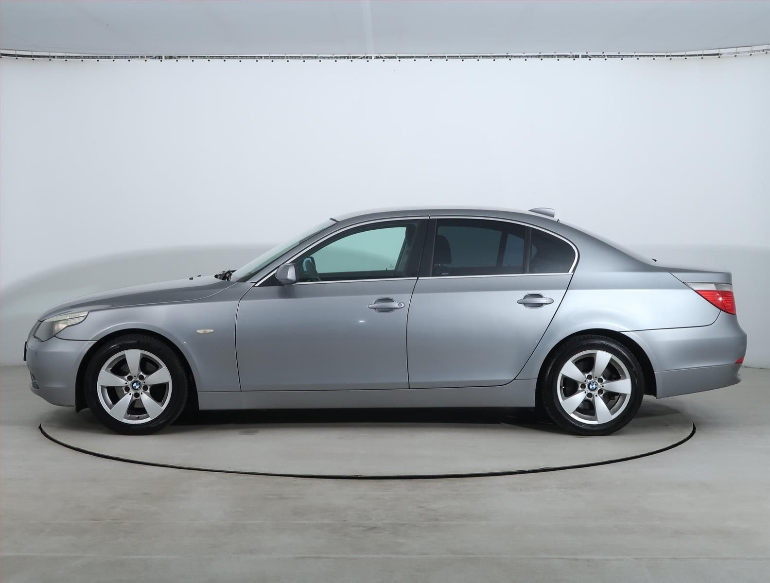 BMW Řada 5, 520i, LPG, po STK - fotka 3