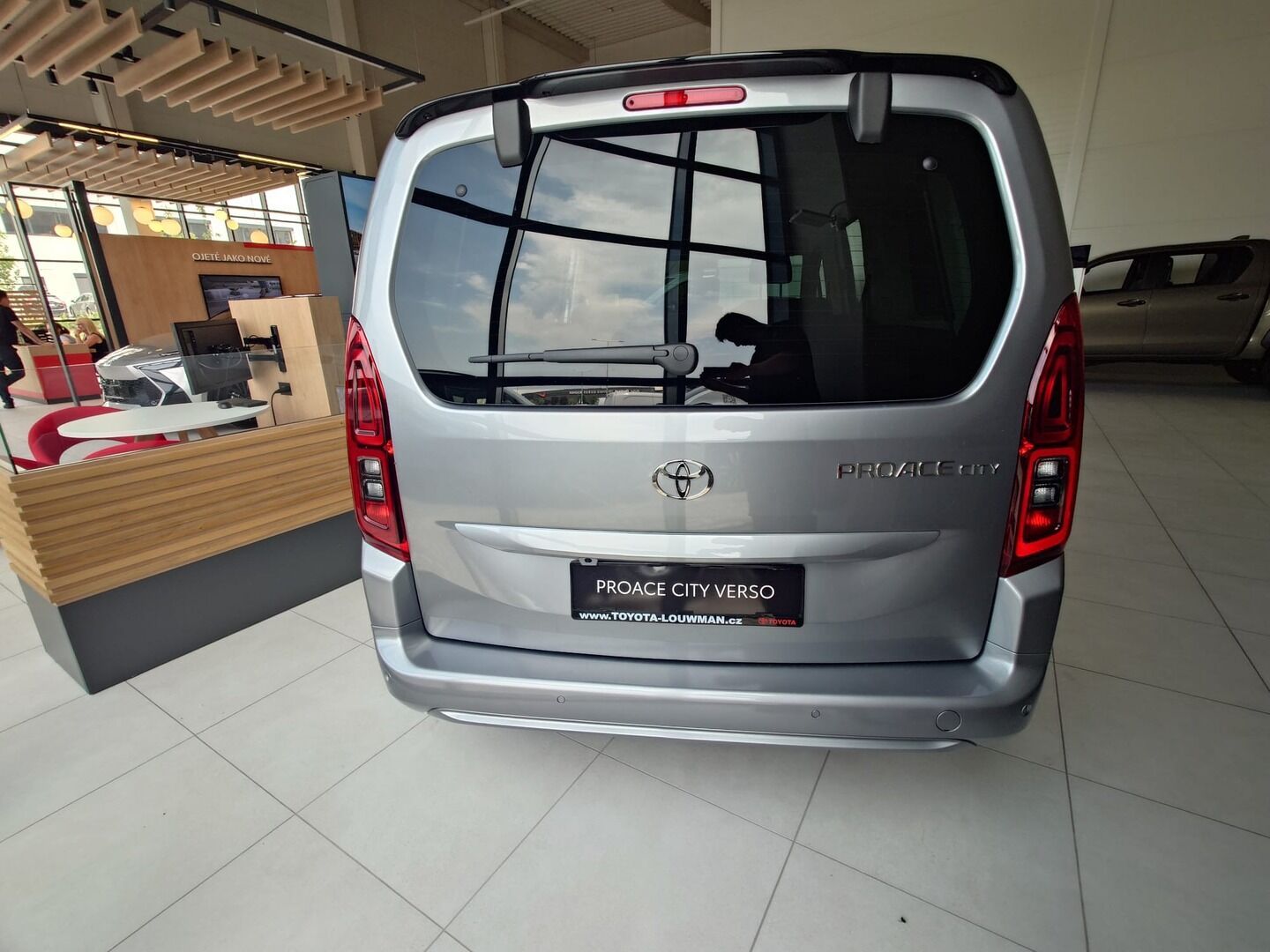 Toyota Proace City Verso, LWB 1.5D 6MT - fotka 4