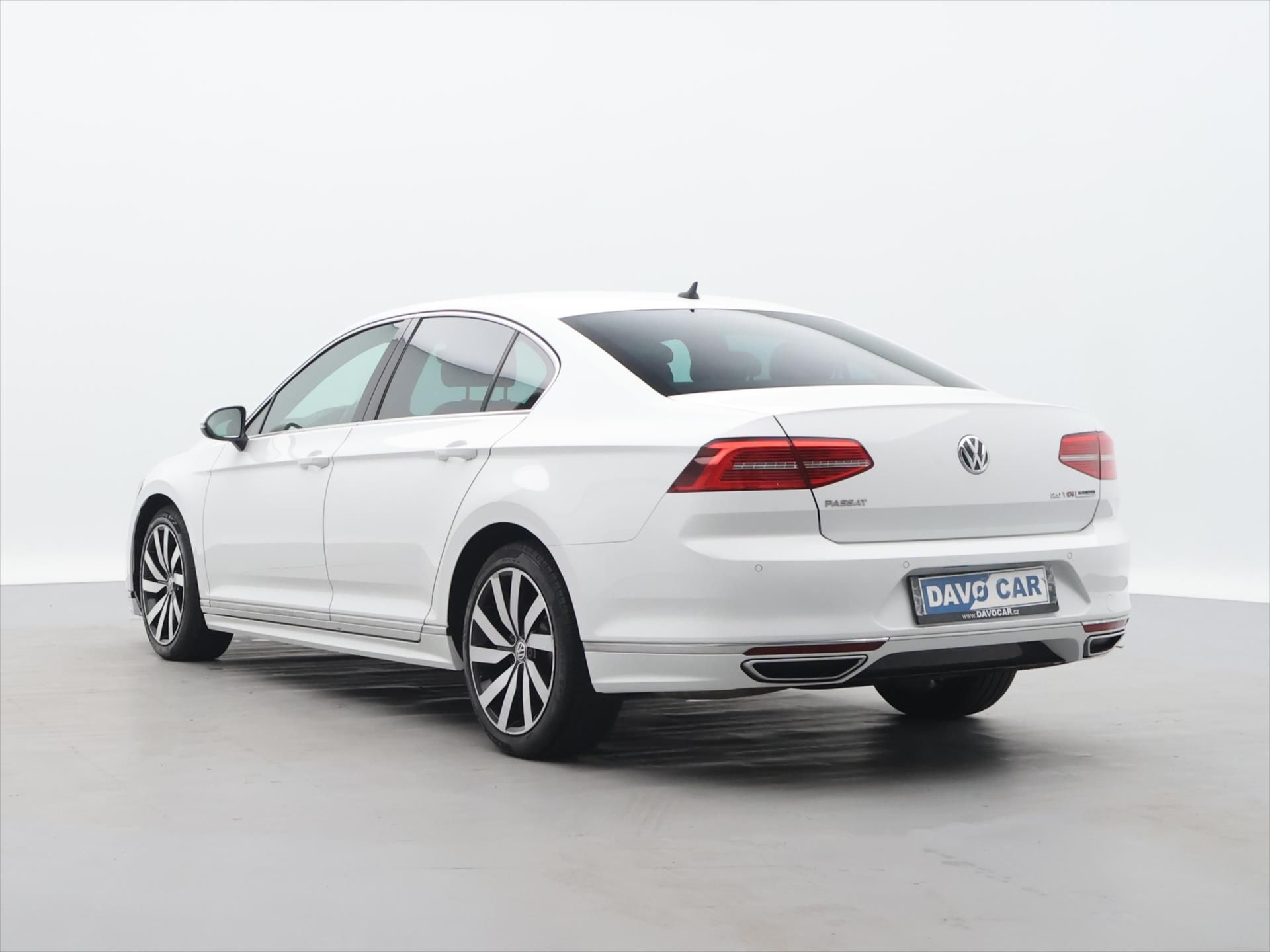 Volkswagen Passat, 2,0 TDI 140kW DSG R-line CZ - fotka 5