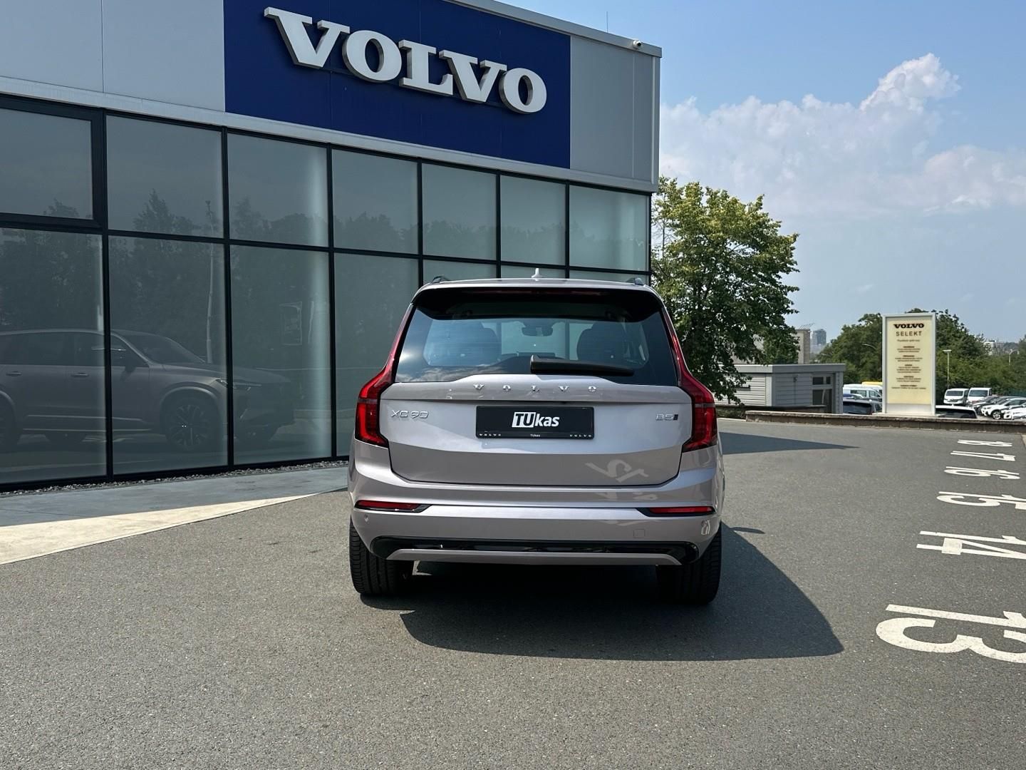 Volvo XC90, 2.0B5 184kW 4x4  PLUS DARK - fotka 5