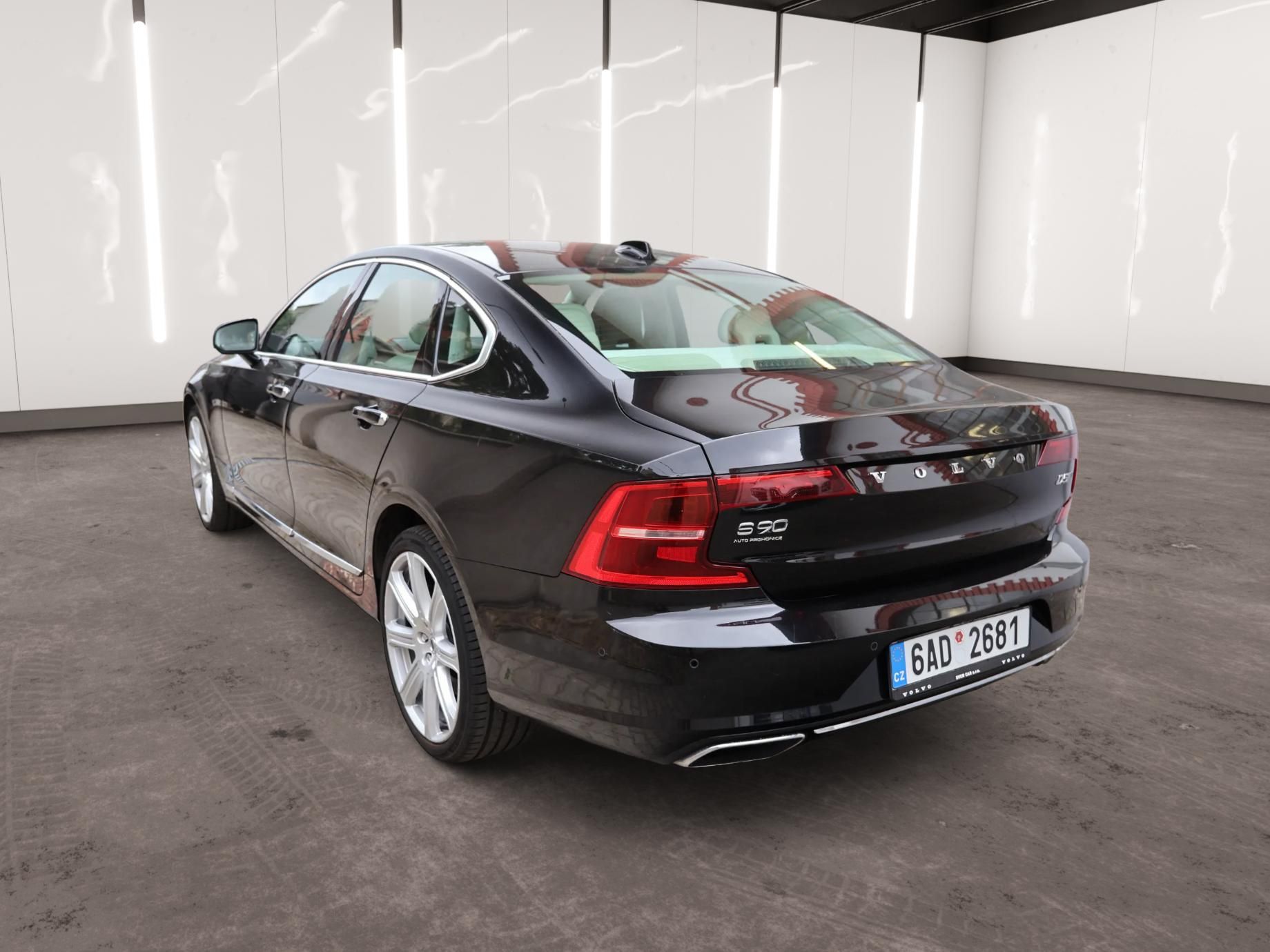 Volvo S90, D5 AWD Inscription - fotka 2