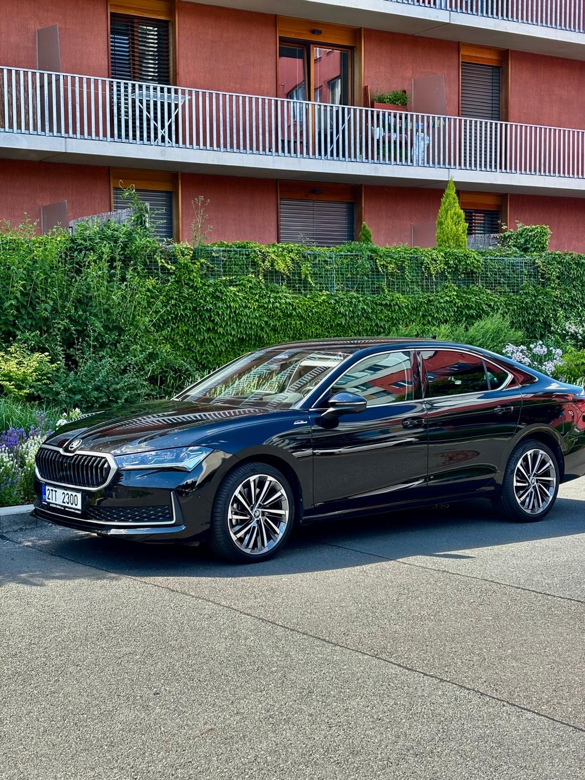 Škoda Superb, 2.0 TDI, 142KW, DSG, L&K, ČR - fotka 2