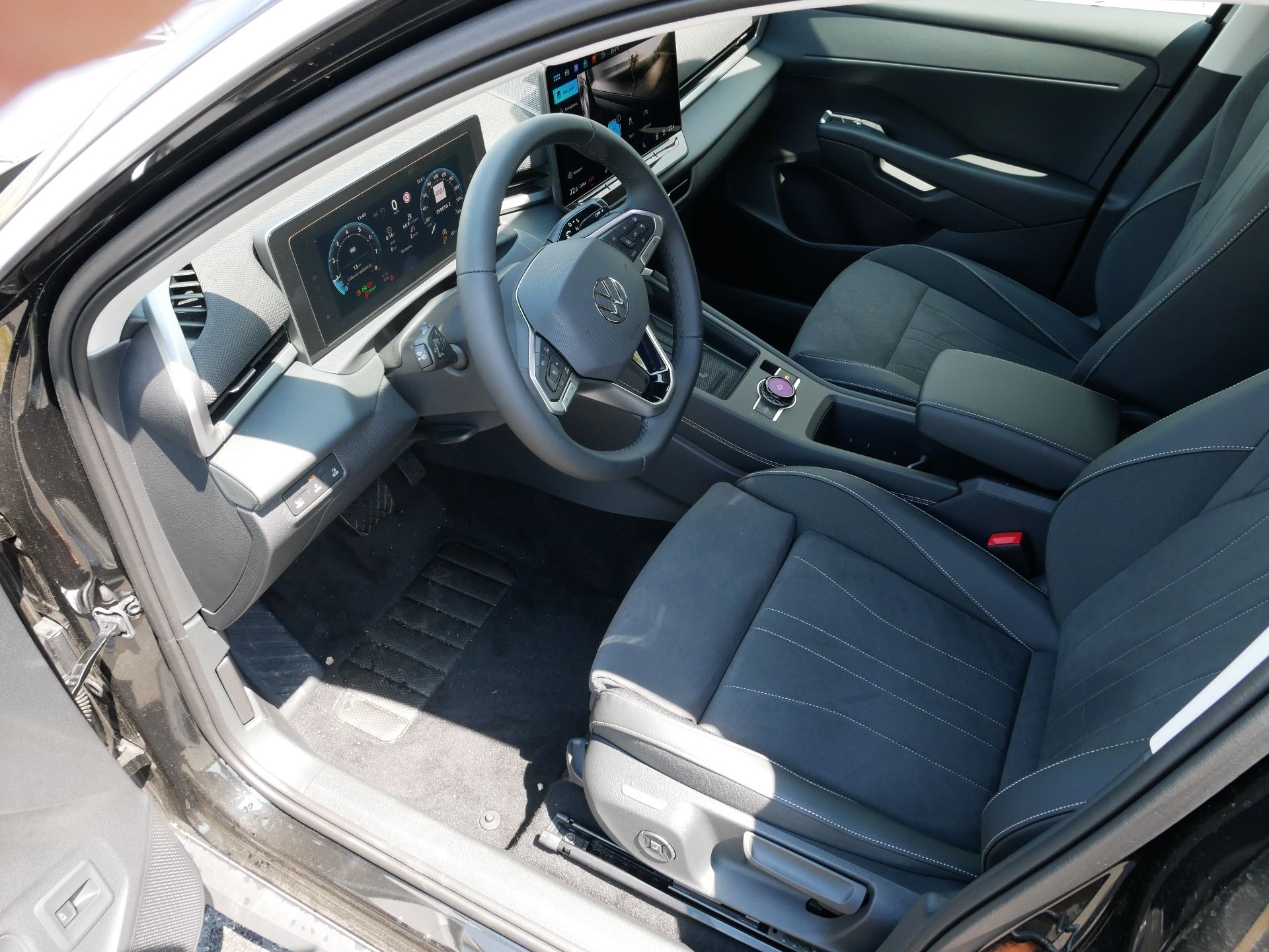 Volkswagen T-Roc, T-Roc Style 1,5 eTSI 85 kW 7DS - fotka 5