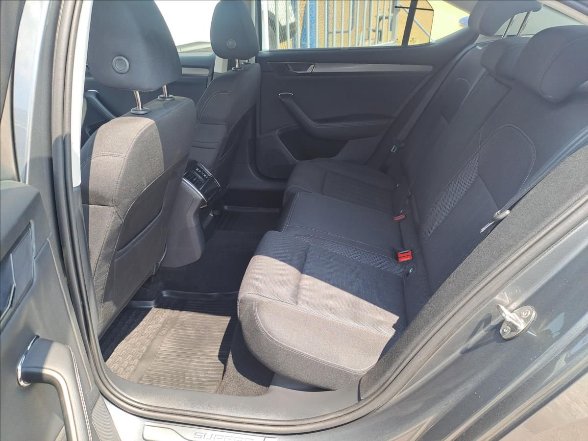 Škoda Superb, 2,0 TDI DSG 4x4 1.MAJITEL - fotka 6