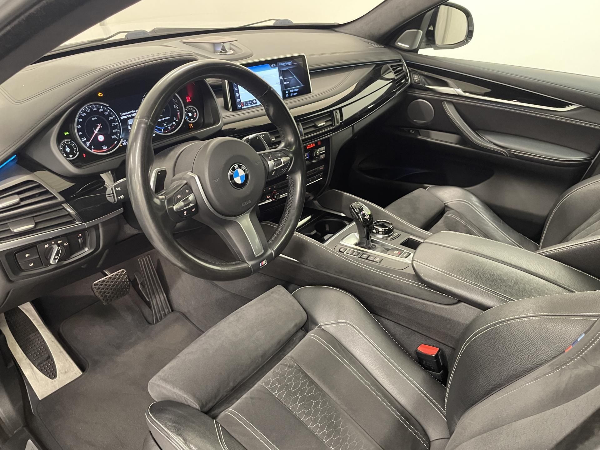 BMW X6, X6 M50d xDrive, B&O - fotka 6