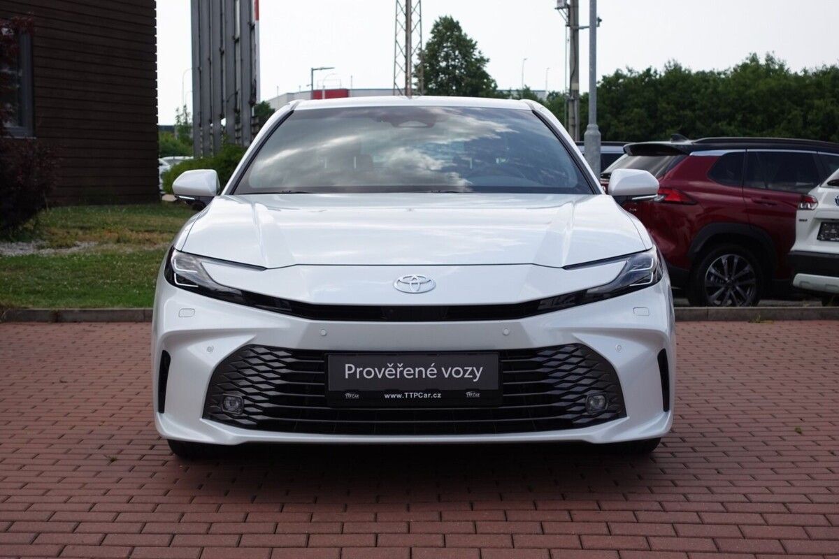Toyota Camry, 2,5 HEV Executive záruka 3+2 - fotka 2