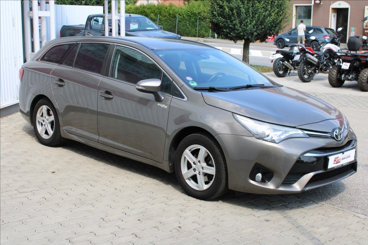 Toyota Avensis, 1,6 i 1.majitel TOP STAV! - fotka 2