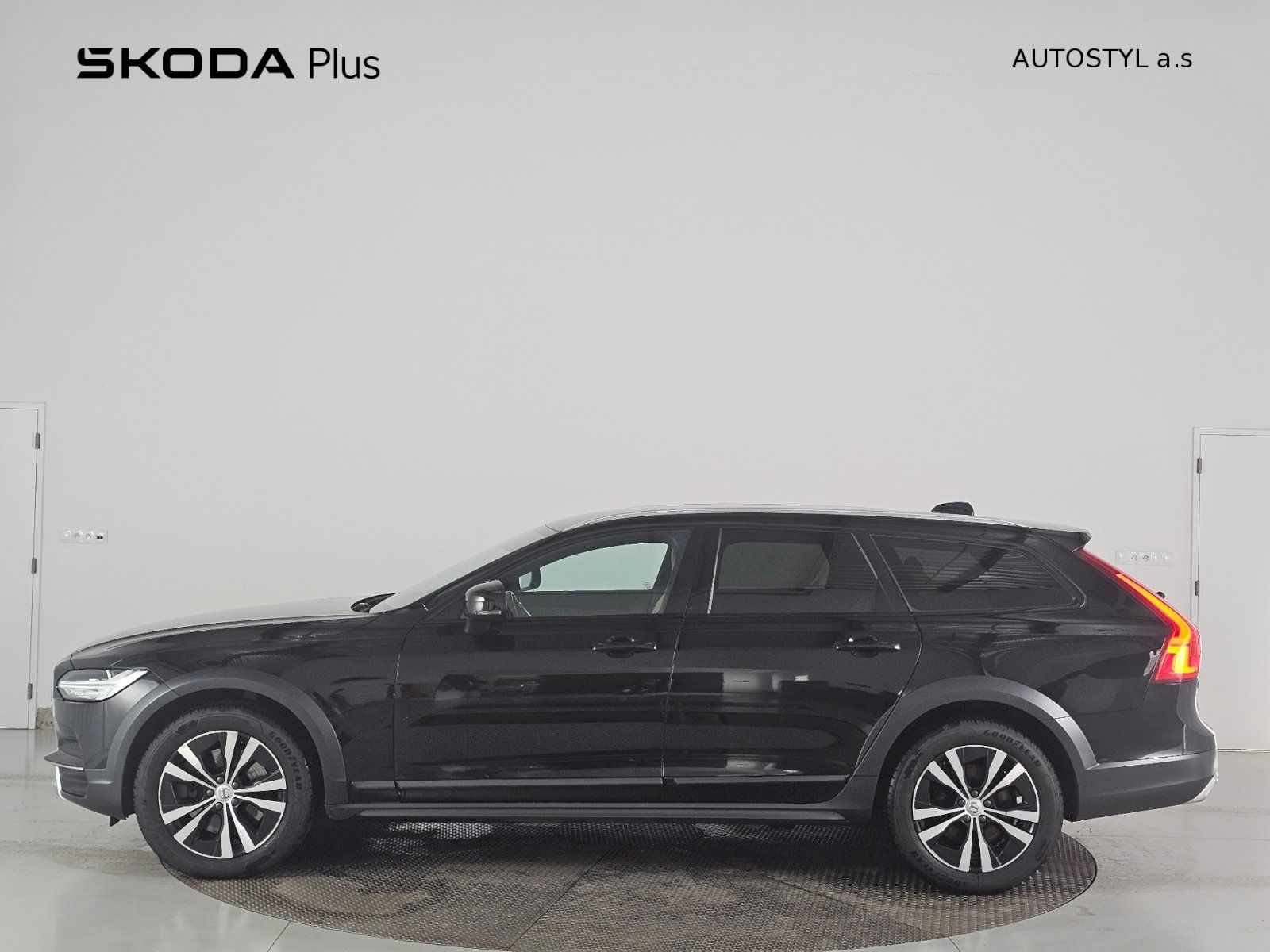 Volvo V90, Cross Country D5 173kW MOMENTU - fotka 3