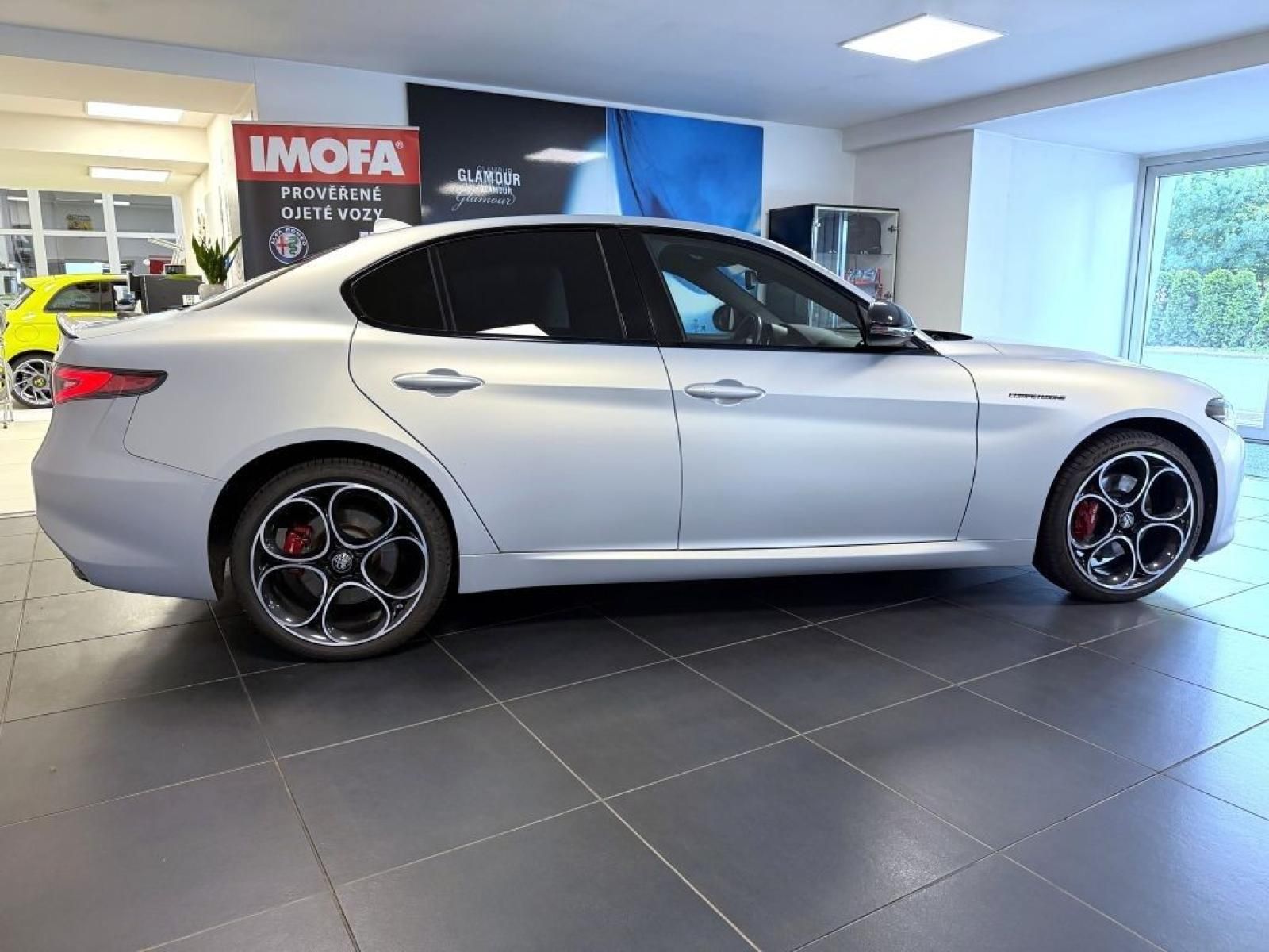Alfa Romeo Giulia, 2.0 T 280k AT8 ZF Q4 4x4 - fotka 4