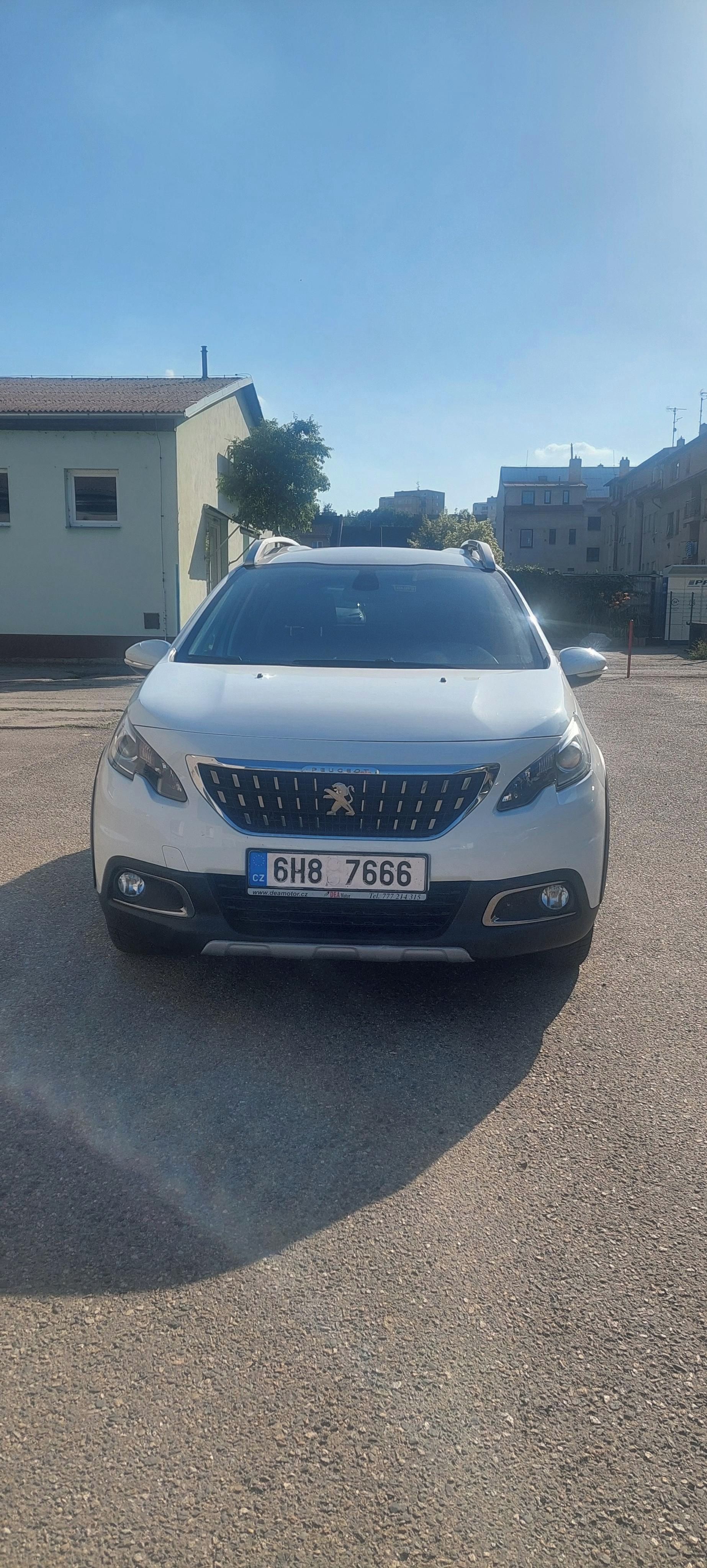 Peugeot 2008, 1,2 benzín, automat