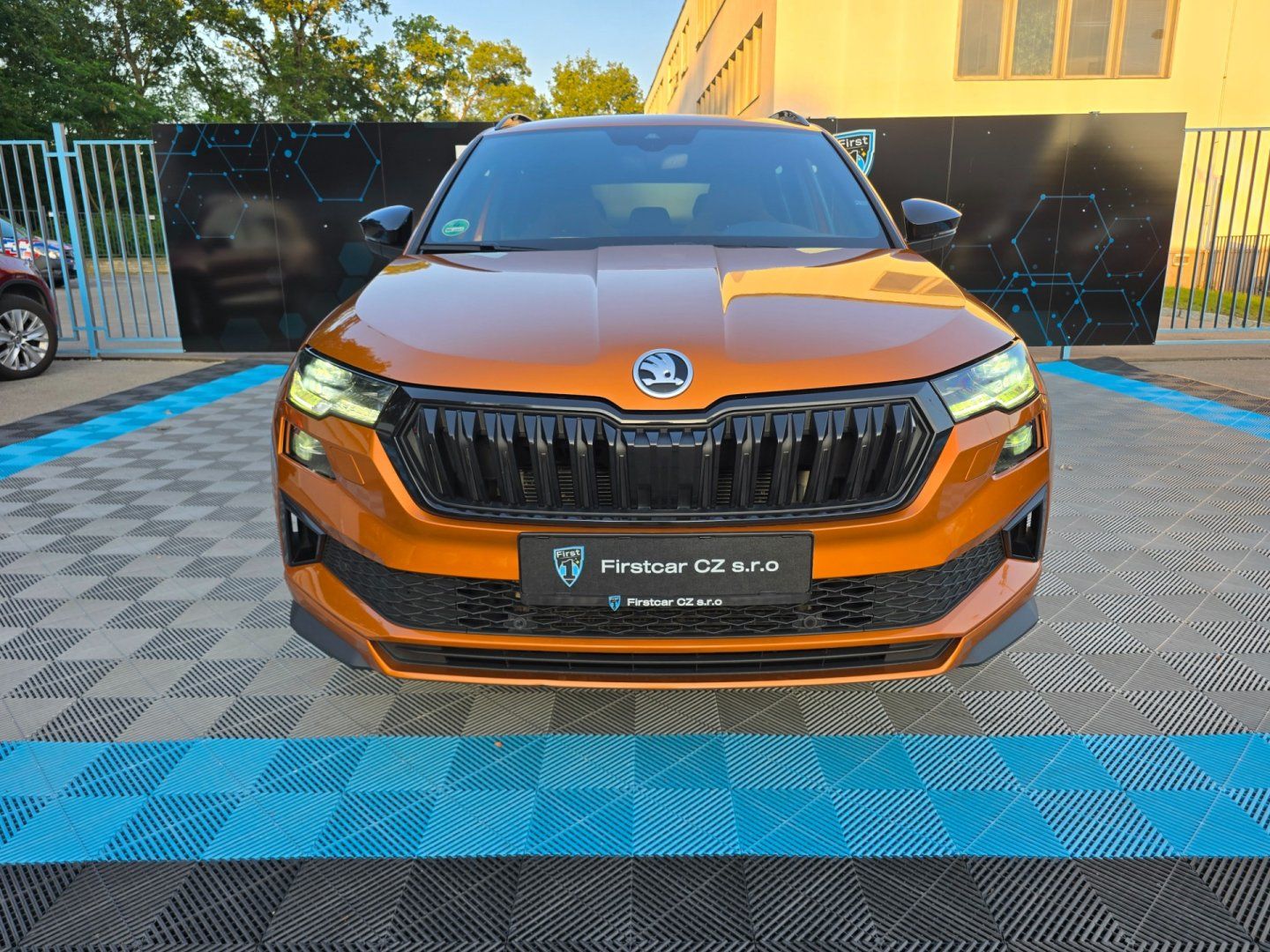 Škoda Karoq, 1.5TSI/2022/SPORTLINE/1.MAJ/ČR - fotka 2